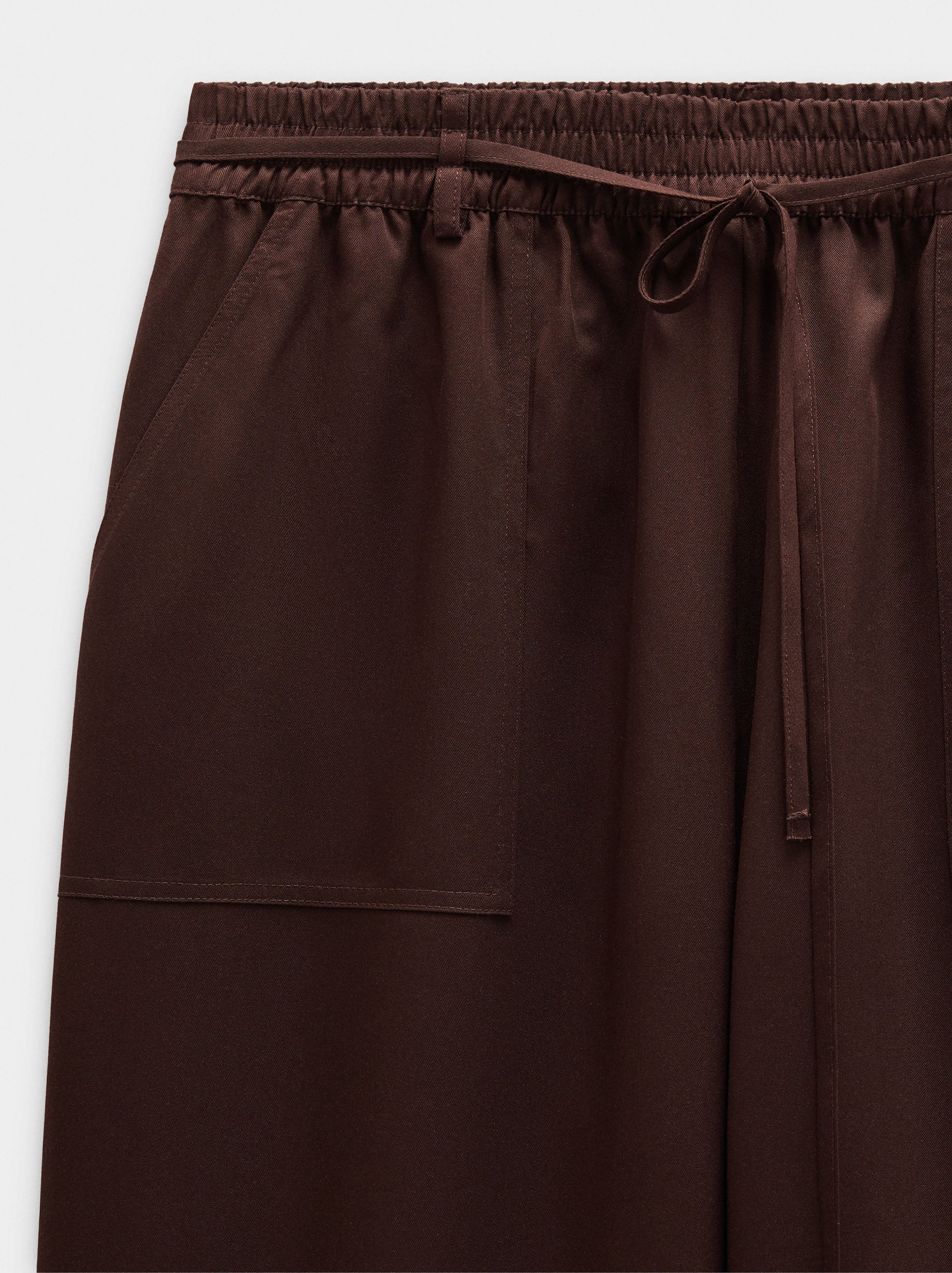 Pantalón Con Cintura Elástica Y Bolsillos