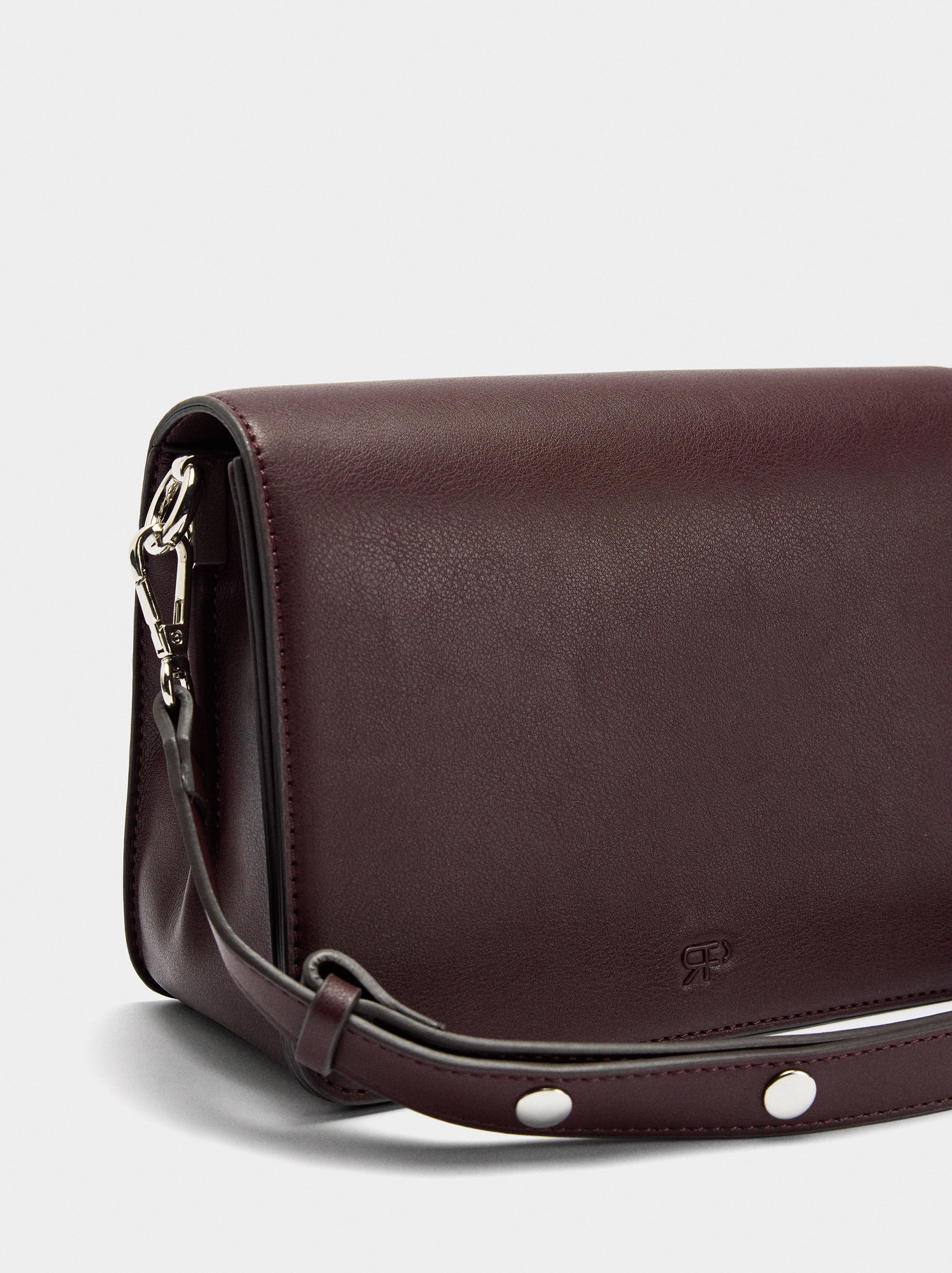 Bolso Bandolera Liso Con Solapa