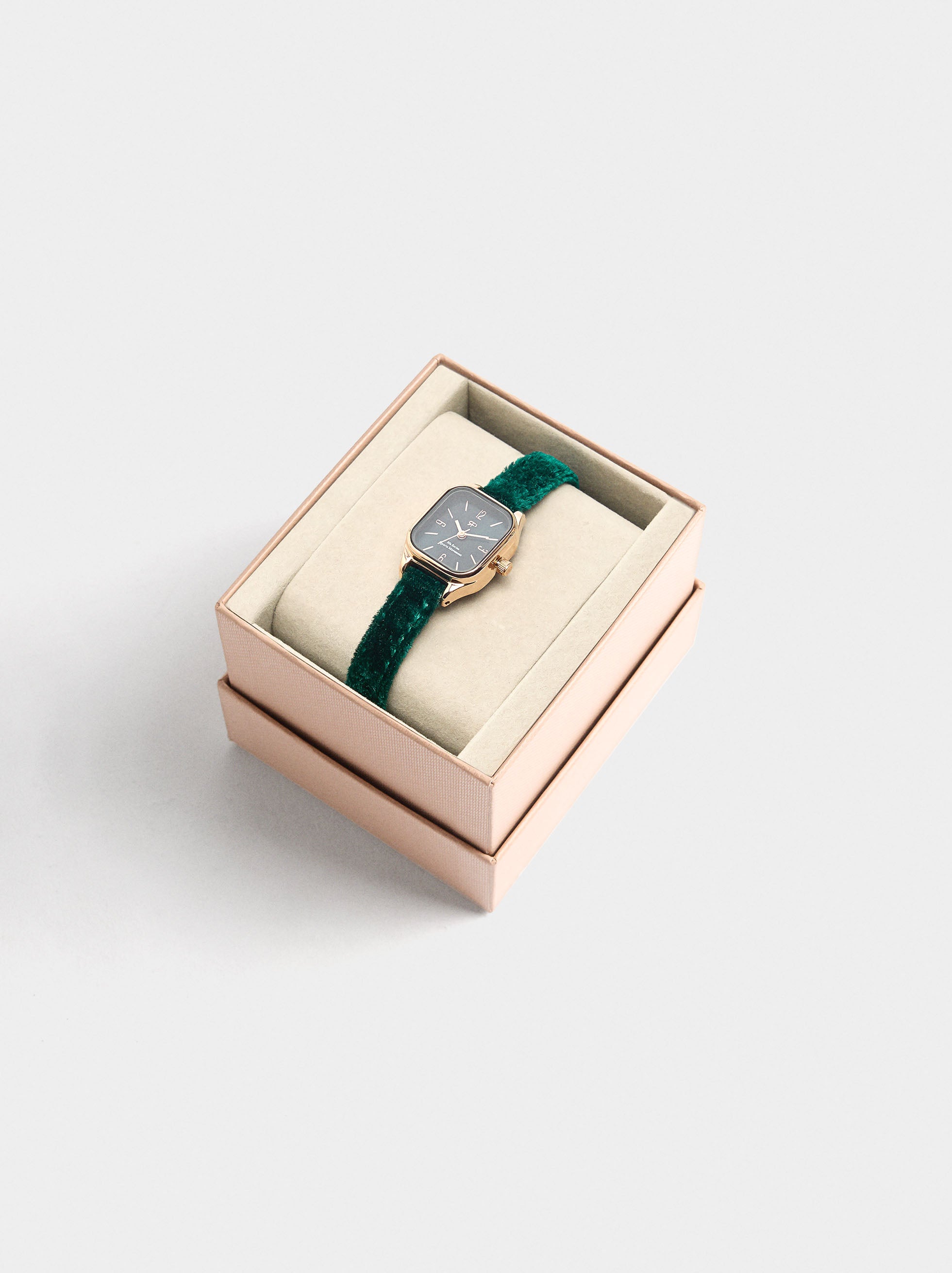 Reloj Cuadrado Pulsera Efecto Terciopelo