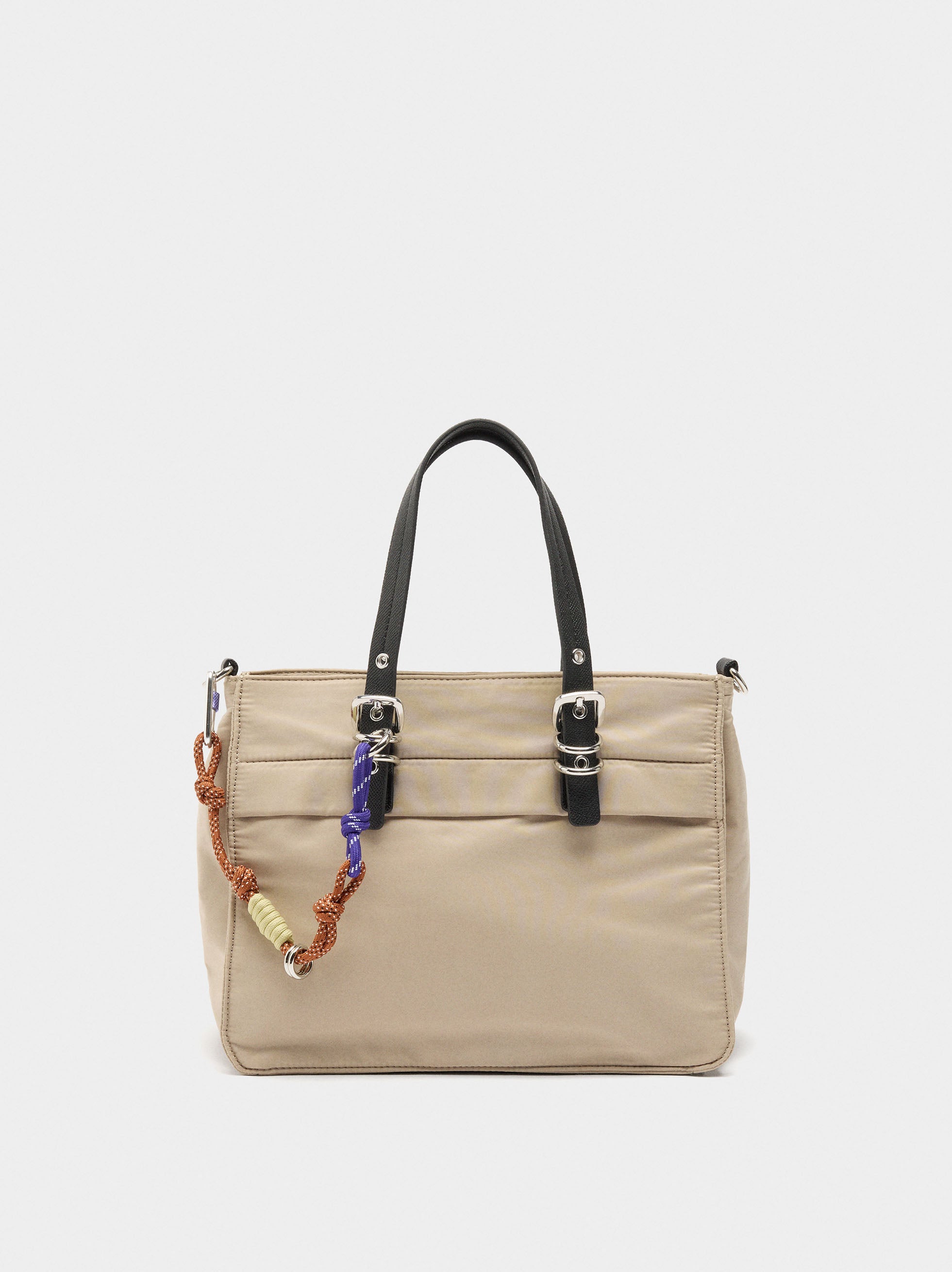 Bolso Tote De Nylon Con Colgante