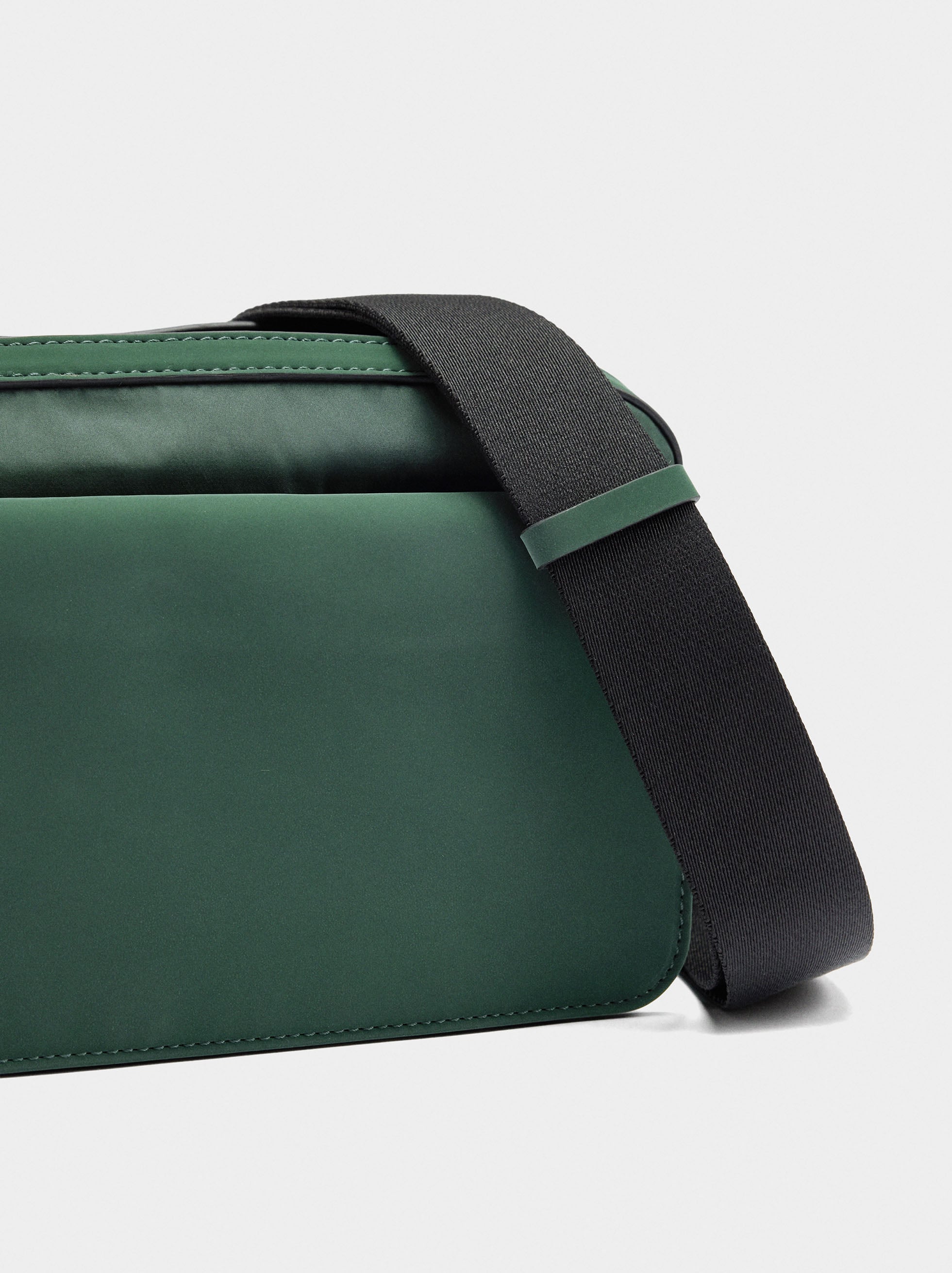 Bolso Bandolera De Nylon Con Solapa