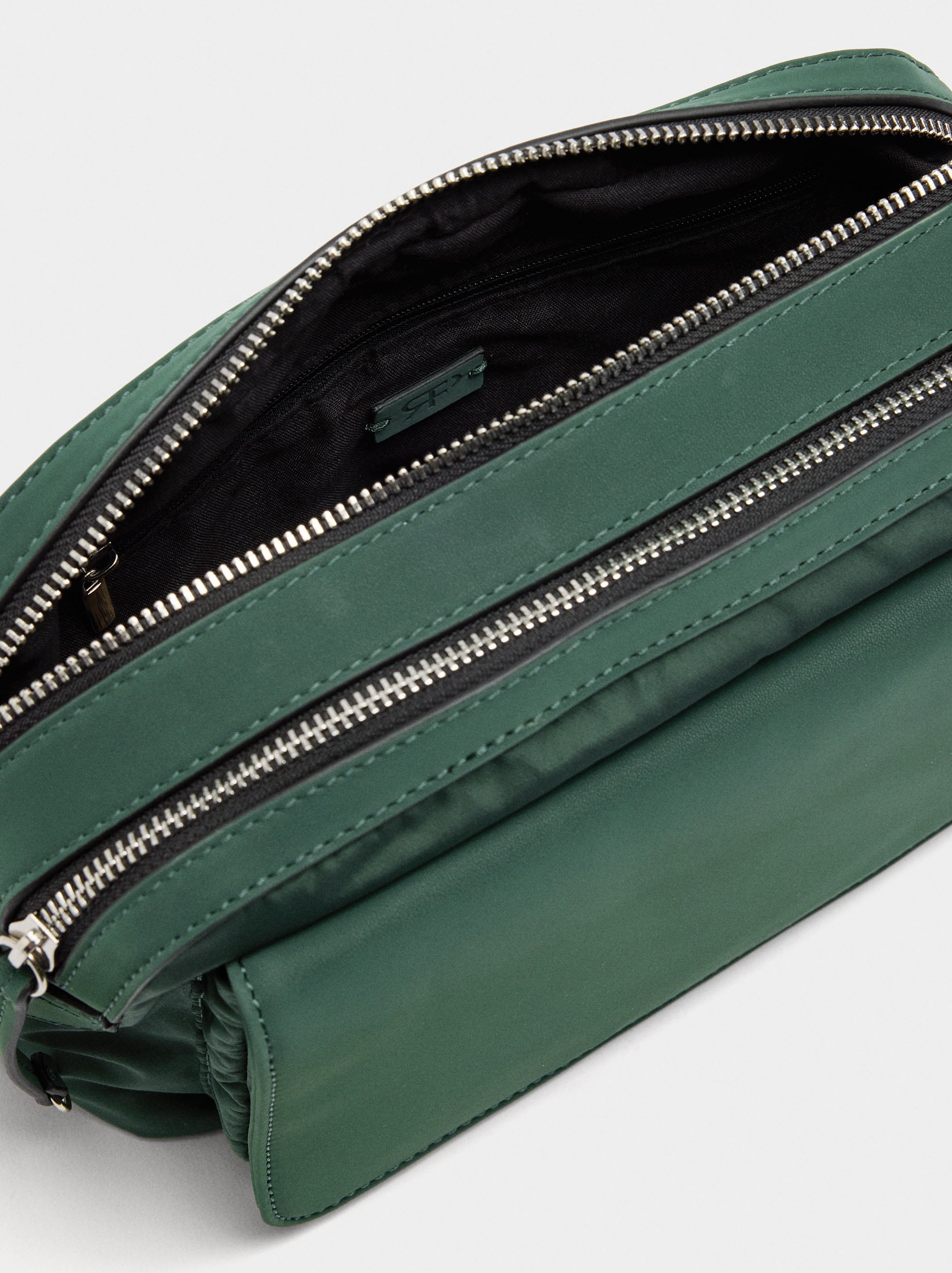 Bolso Bandolera De Nylon Con Solapa