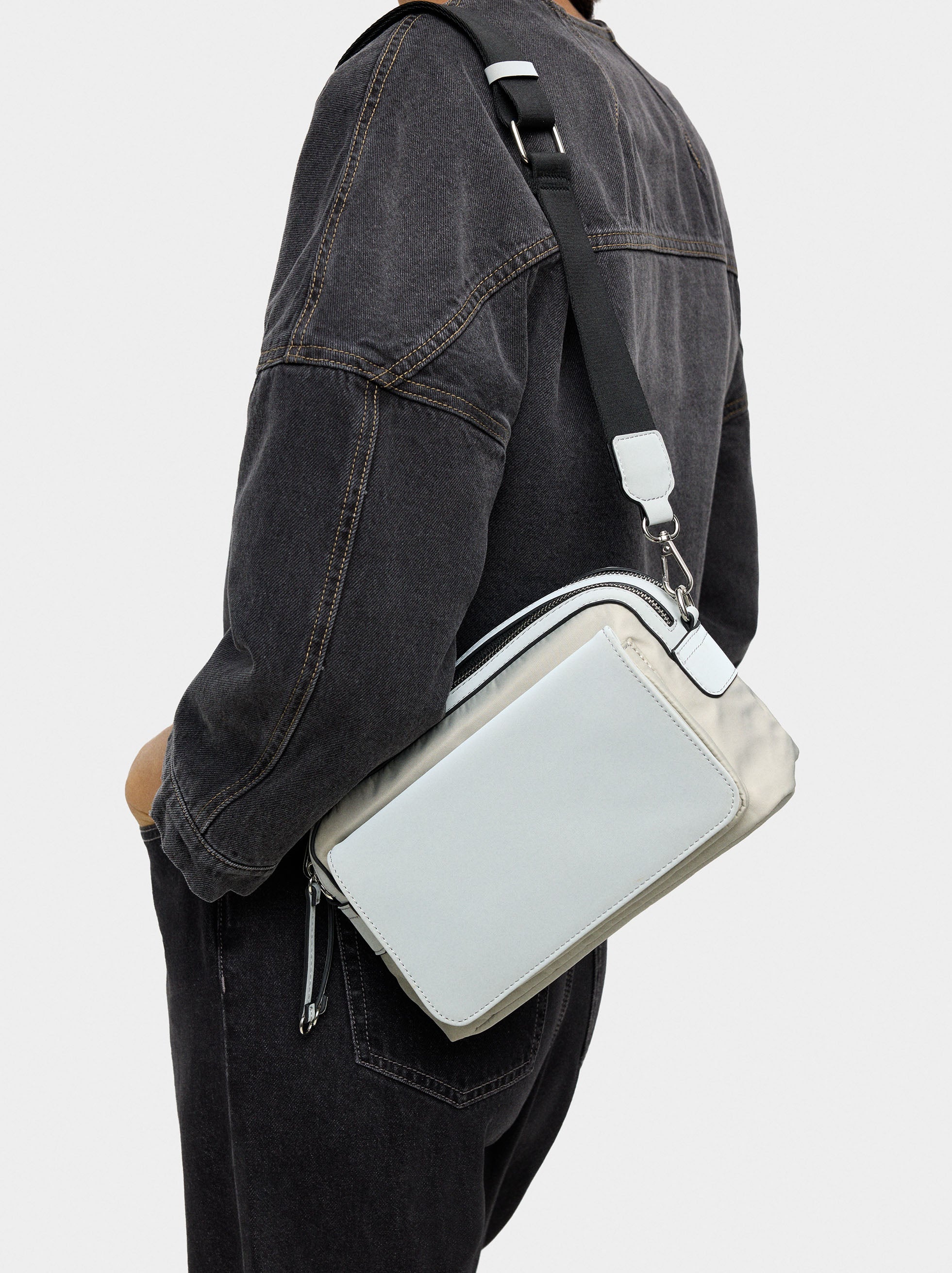 Bolso Bandolera De Nylon Con Solapa