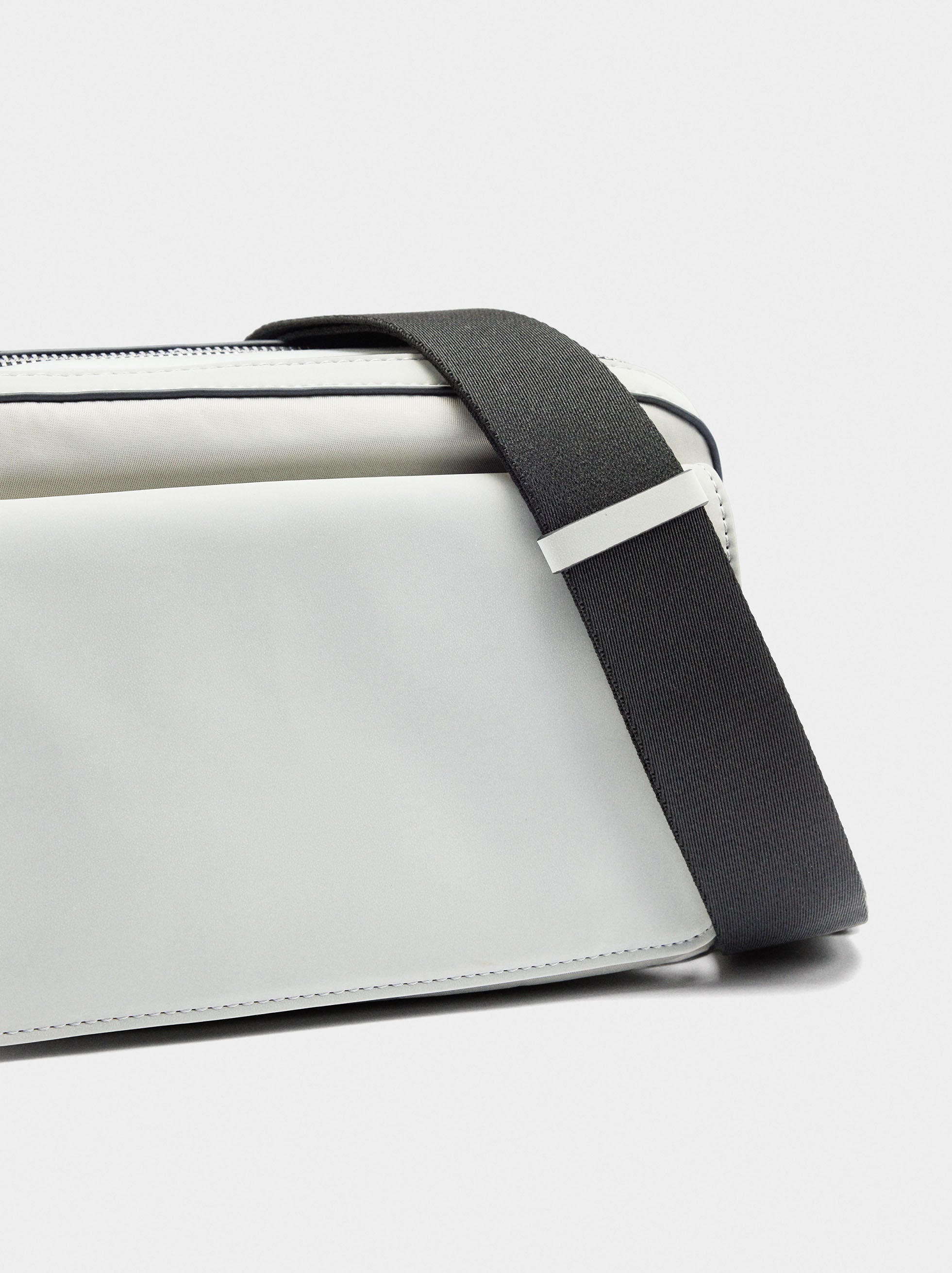 Bolso Bandolera De Nylon Con Solapa