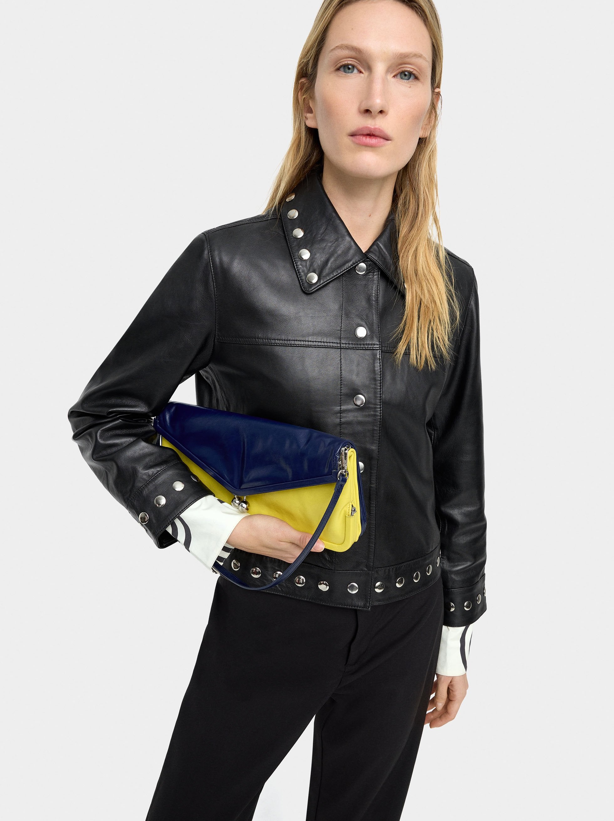 Chaqueta De Piel Con Tachuelas