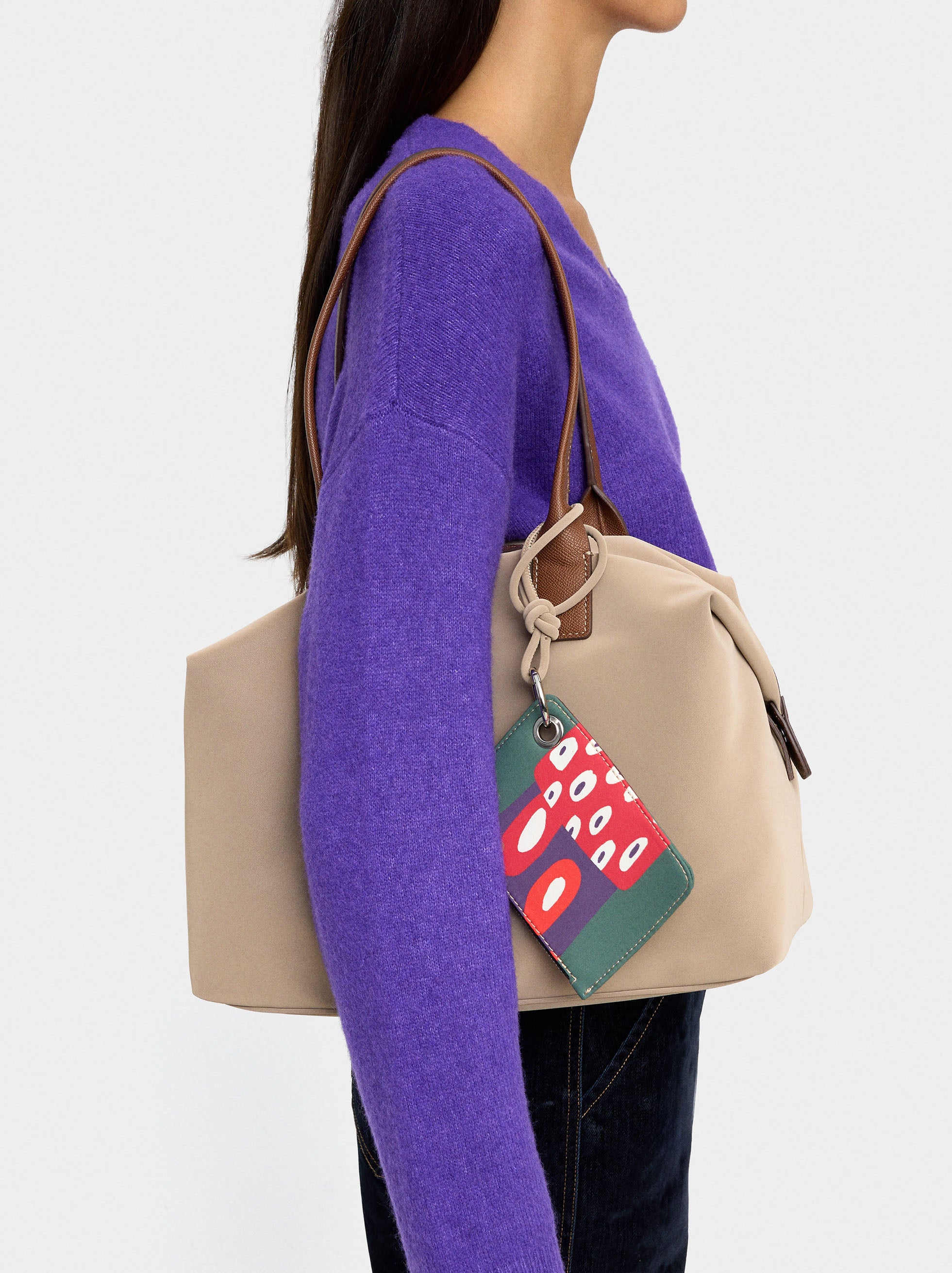 Bolso Shopper De Textura Suave Con Colgante