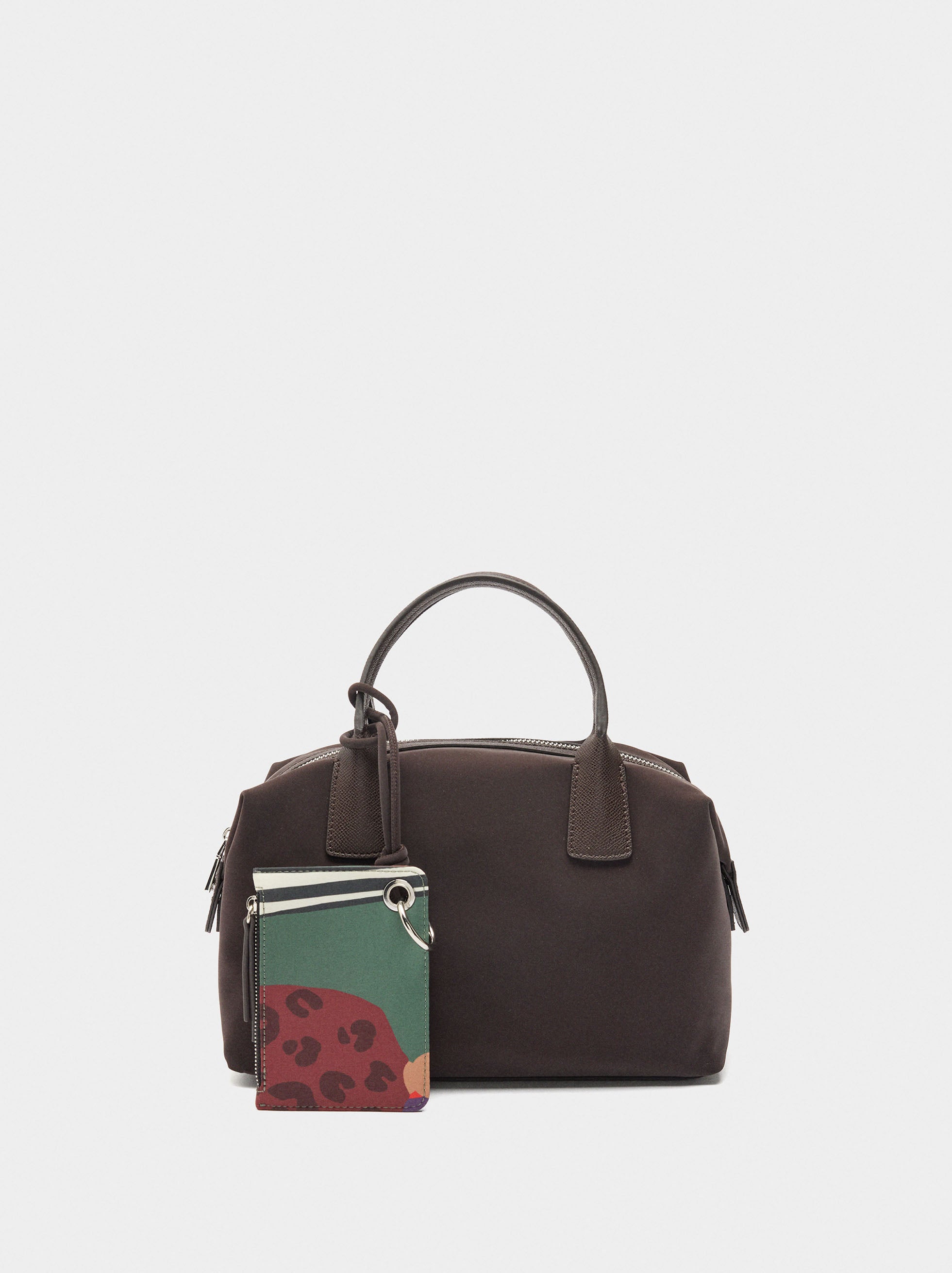 Bolso Tote Textura Suave Con Colgante