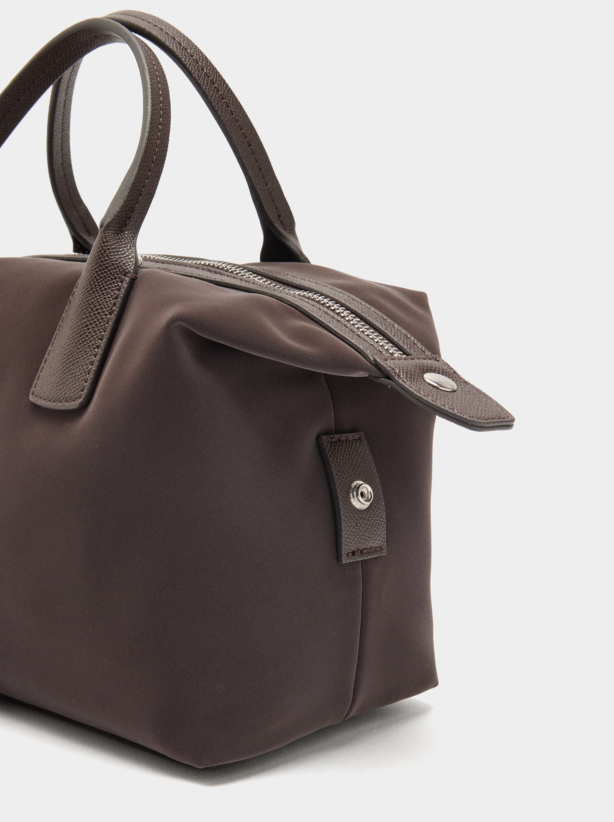 Bolso Tote Textura Suave Con Colgante