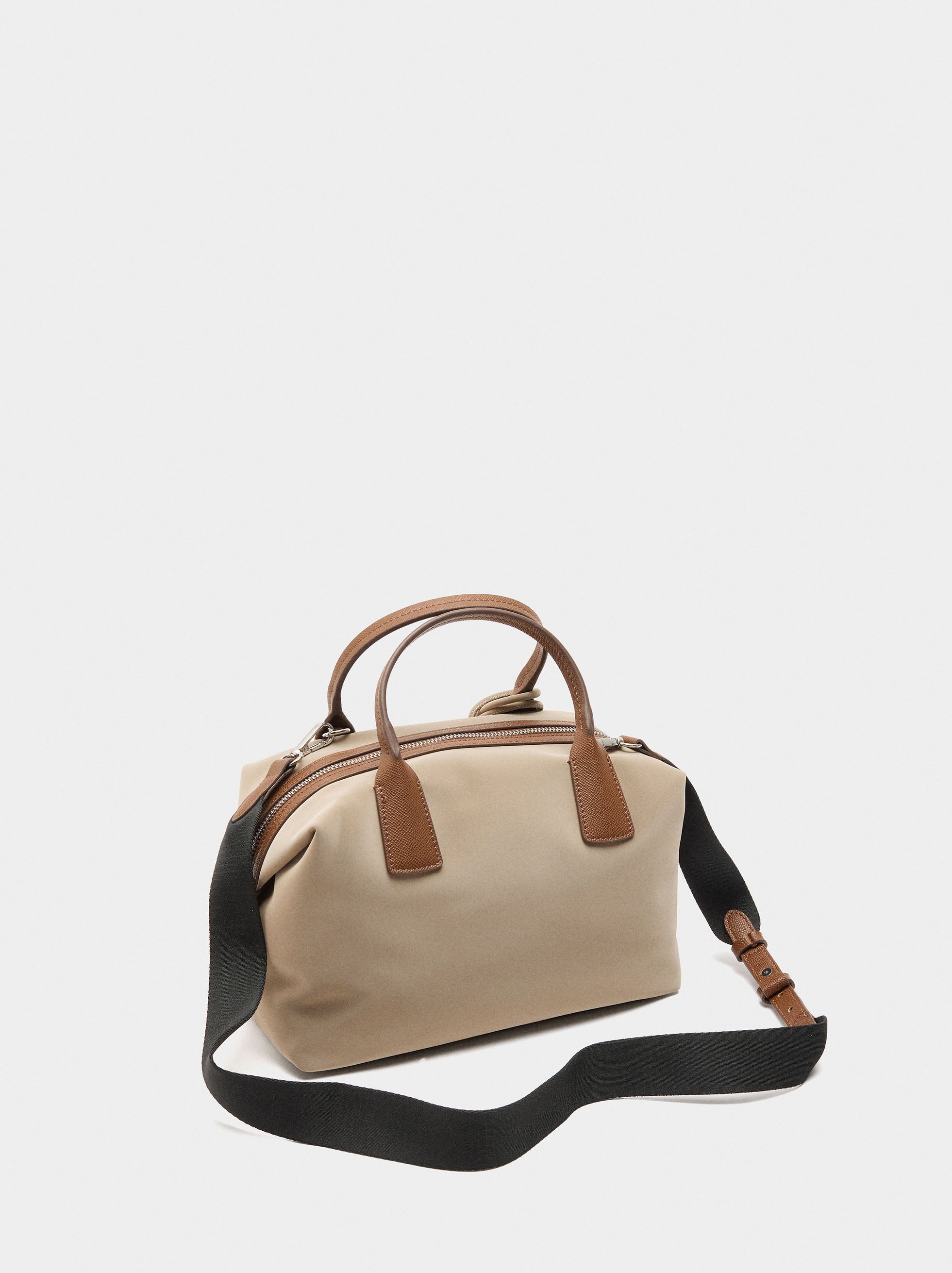 Bolso Tote Textura Suave Con Colgante