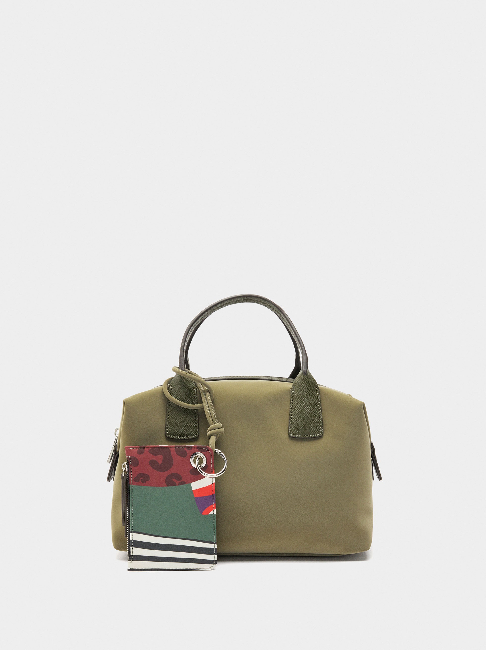 Bolso Tote Textura Suave Con Colgante