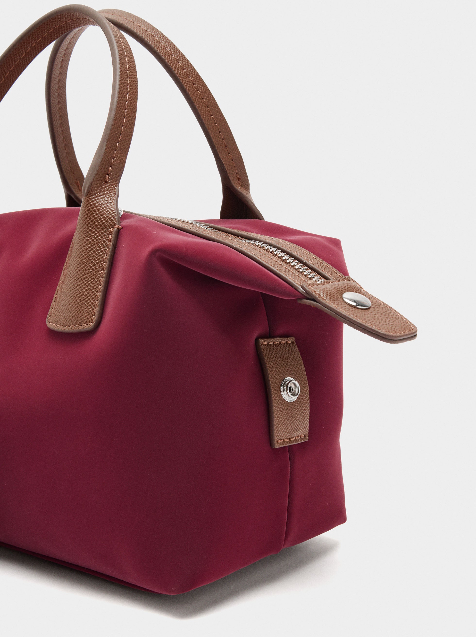 Bolso Tote Textura Suave Con Colgante