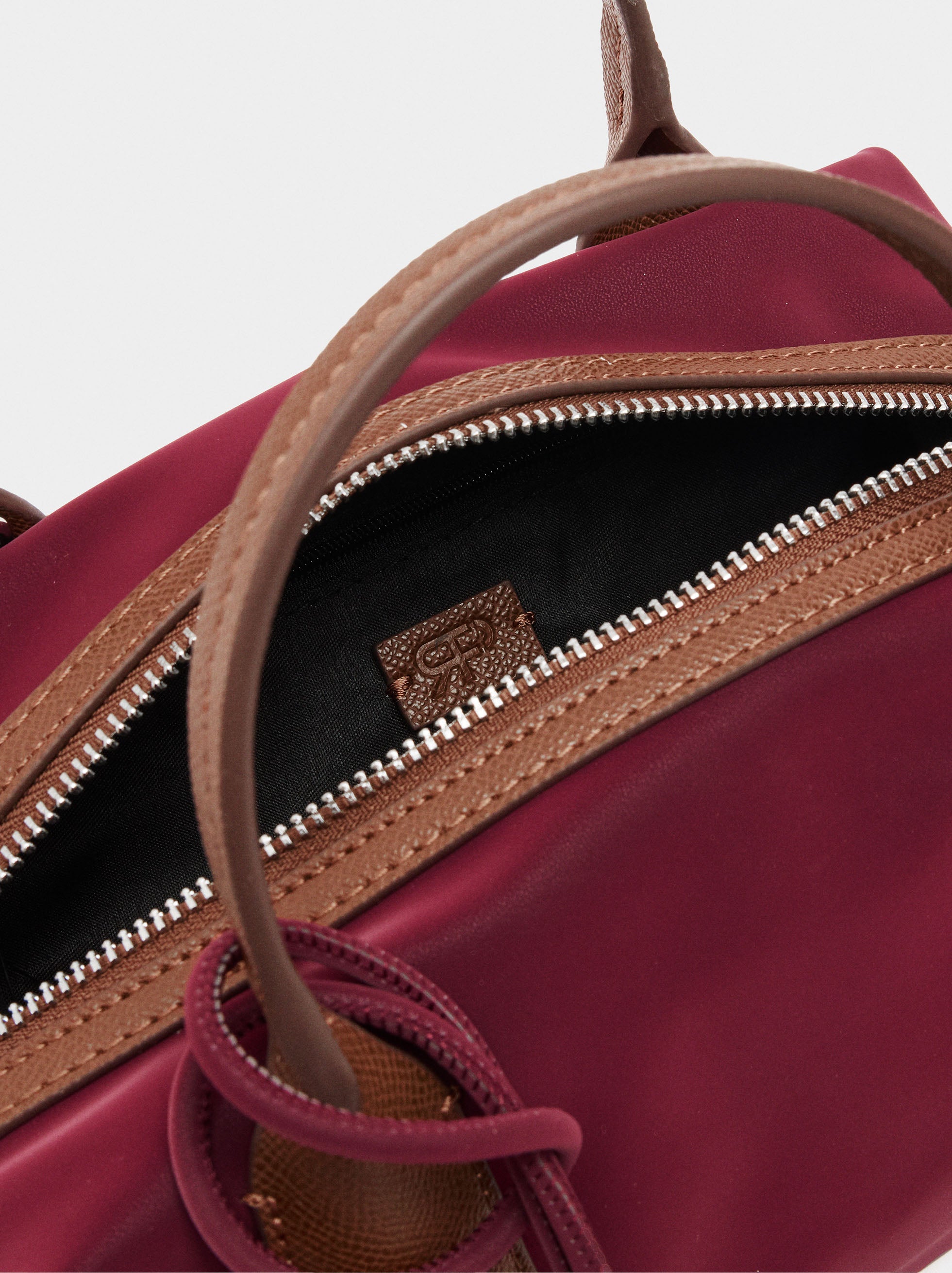 Bolso Tote Textura Suave Con Colgante