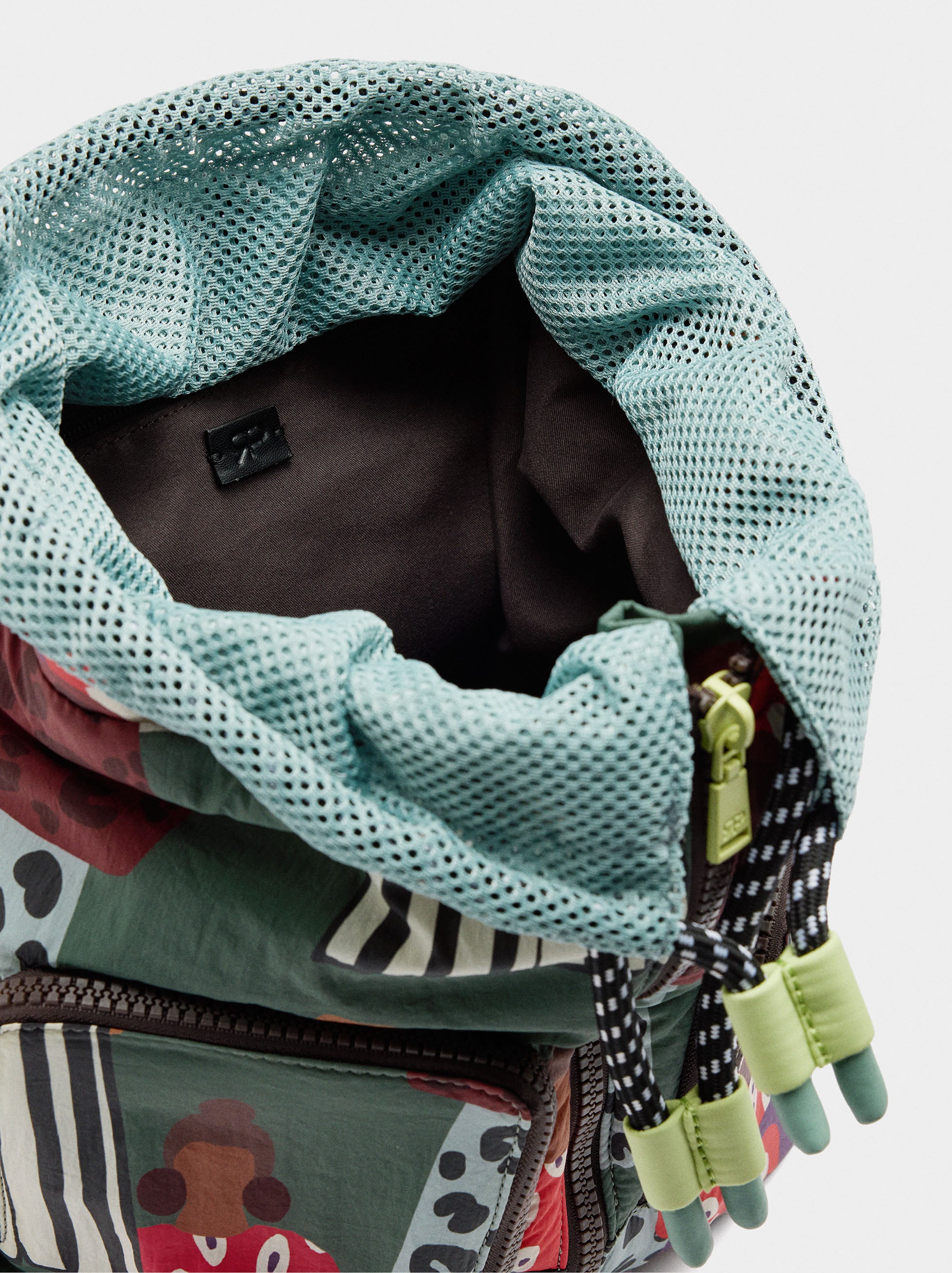 Mochila Estampada De Nylon Con Colgante