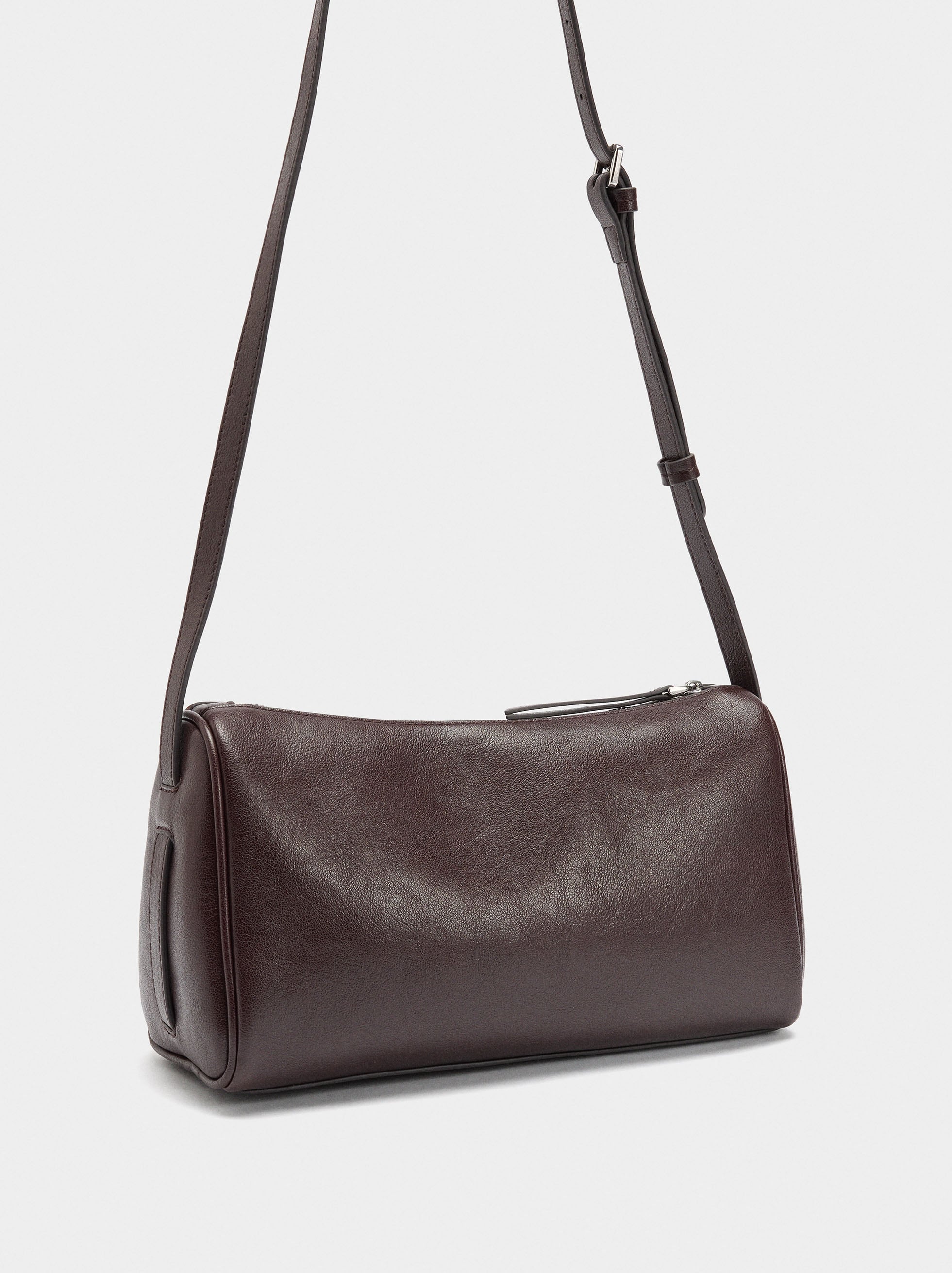Bolso Bandolera Con Detalles De Piel