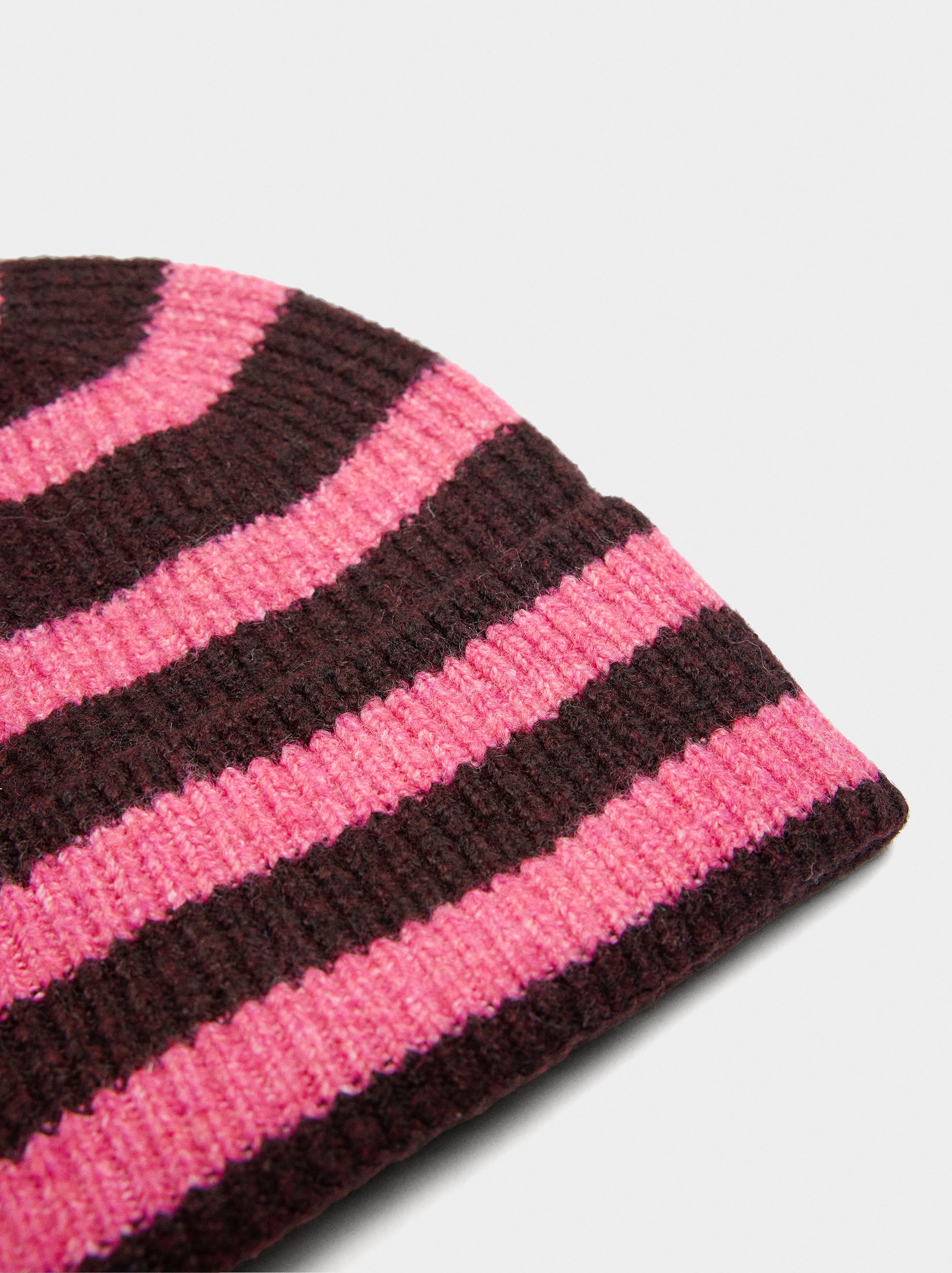 Gorro De Rayas Con Dobladillo