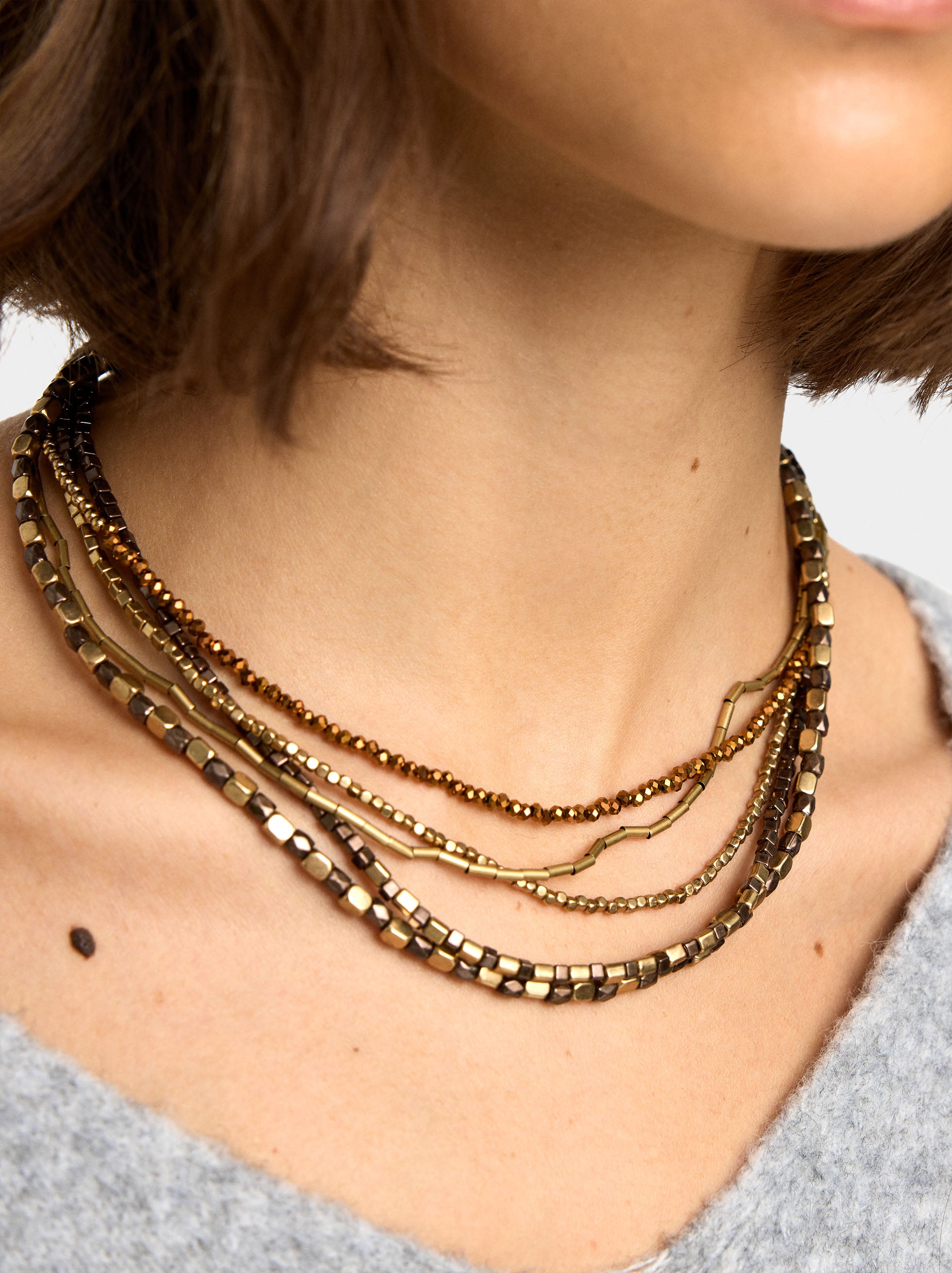 Collar Múltiple Corto Con Cuentas