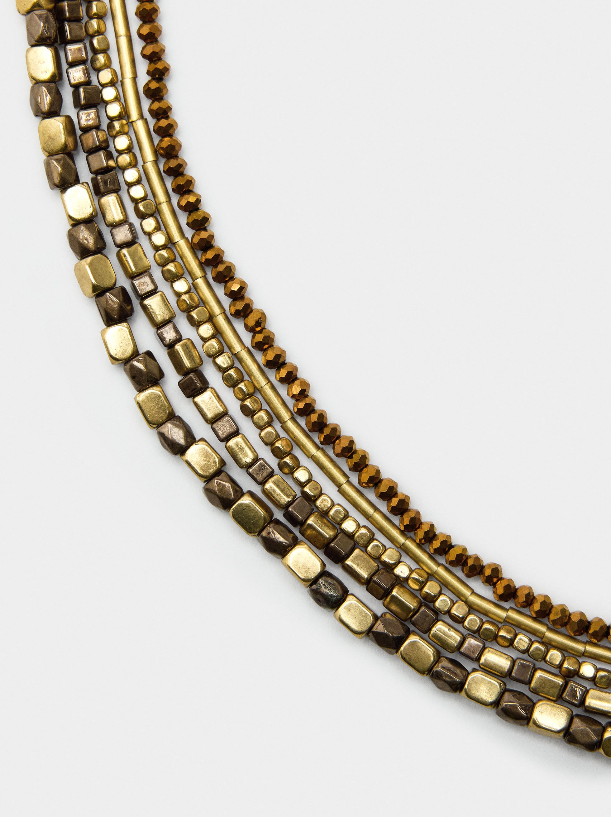 Collar Múltiple Corto Con Cuentas