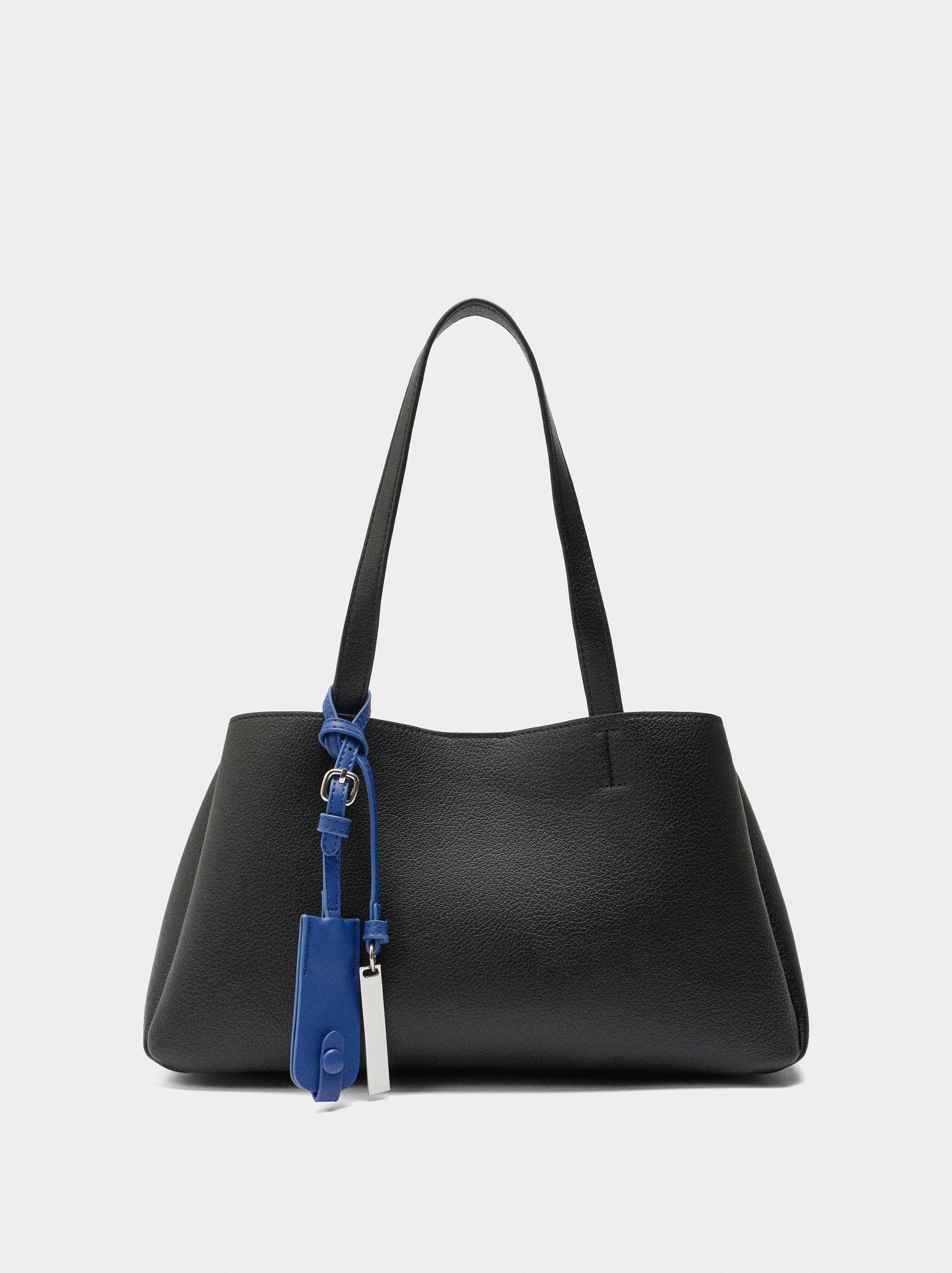 Bolso Tote Liso Con Colgante