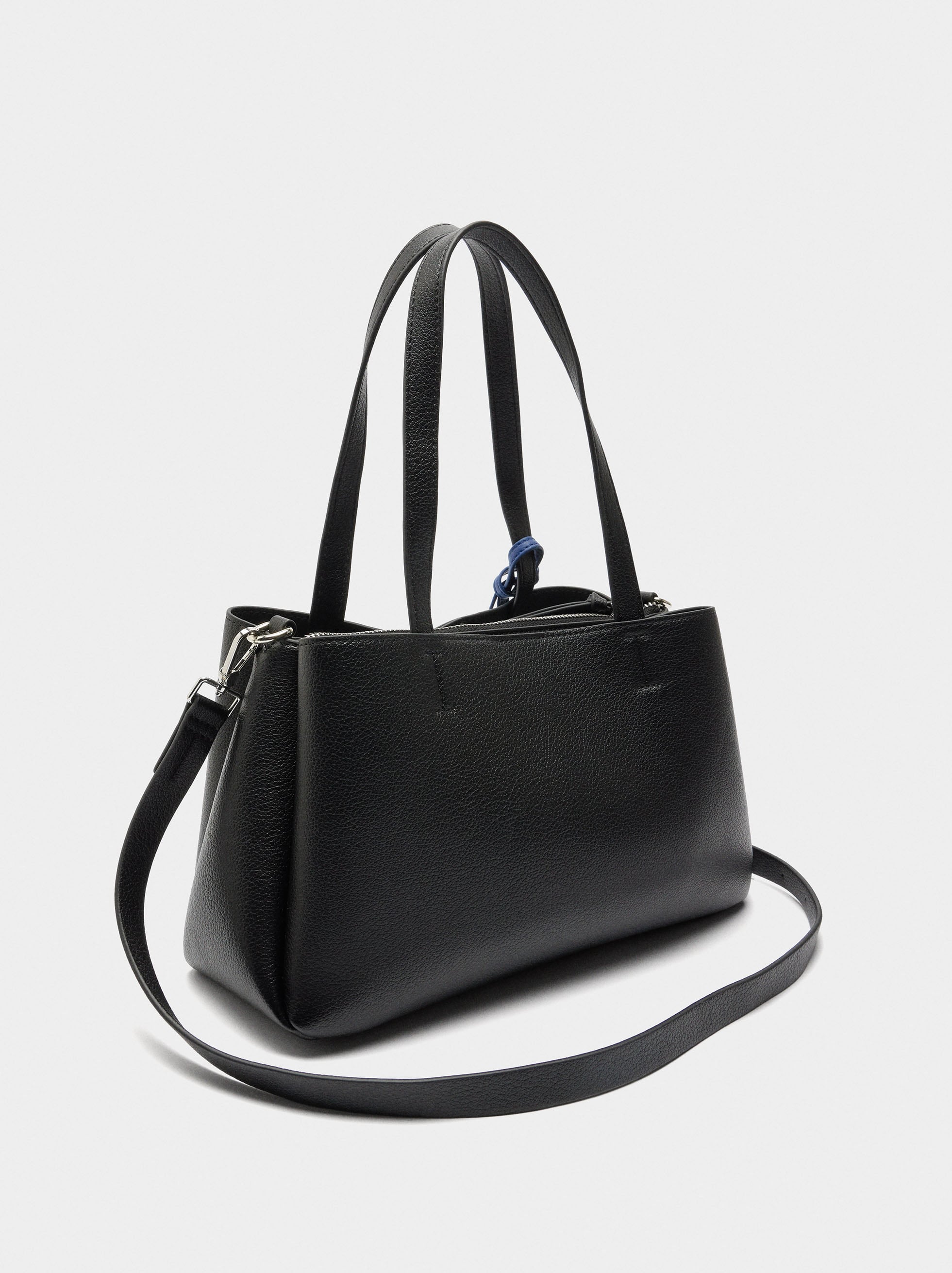 Bolso Tote Liso Con Colgante