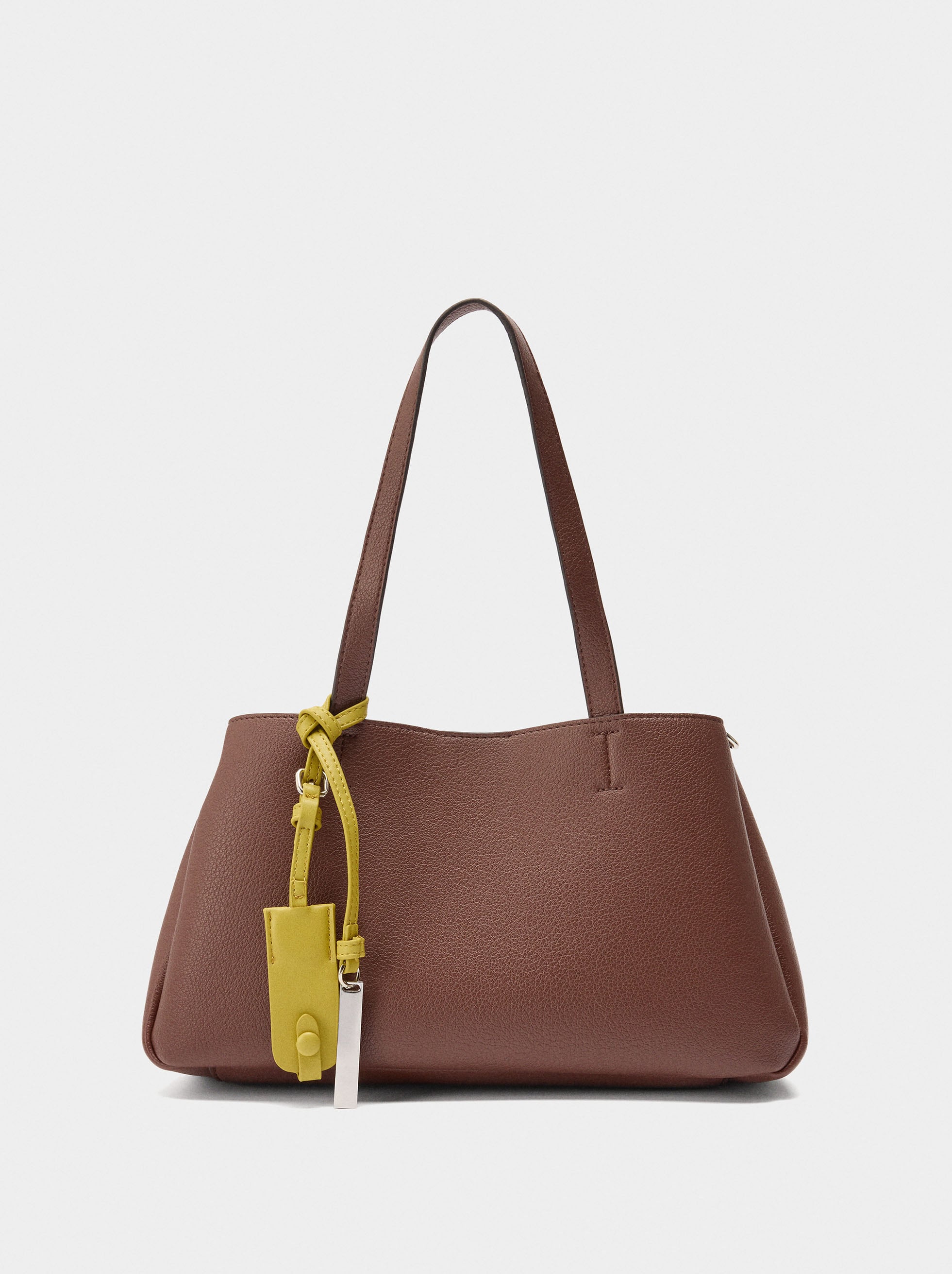 Bolso Tote Liso Con Colgante