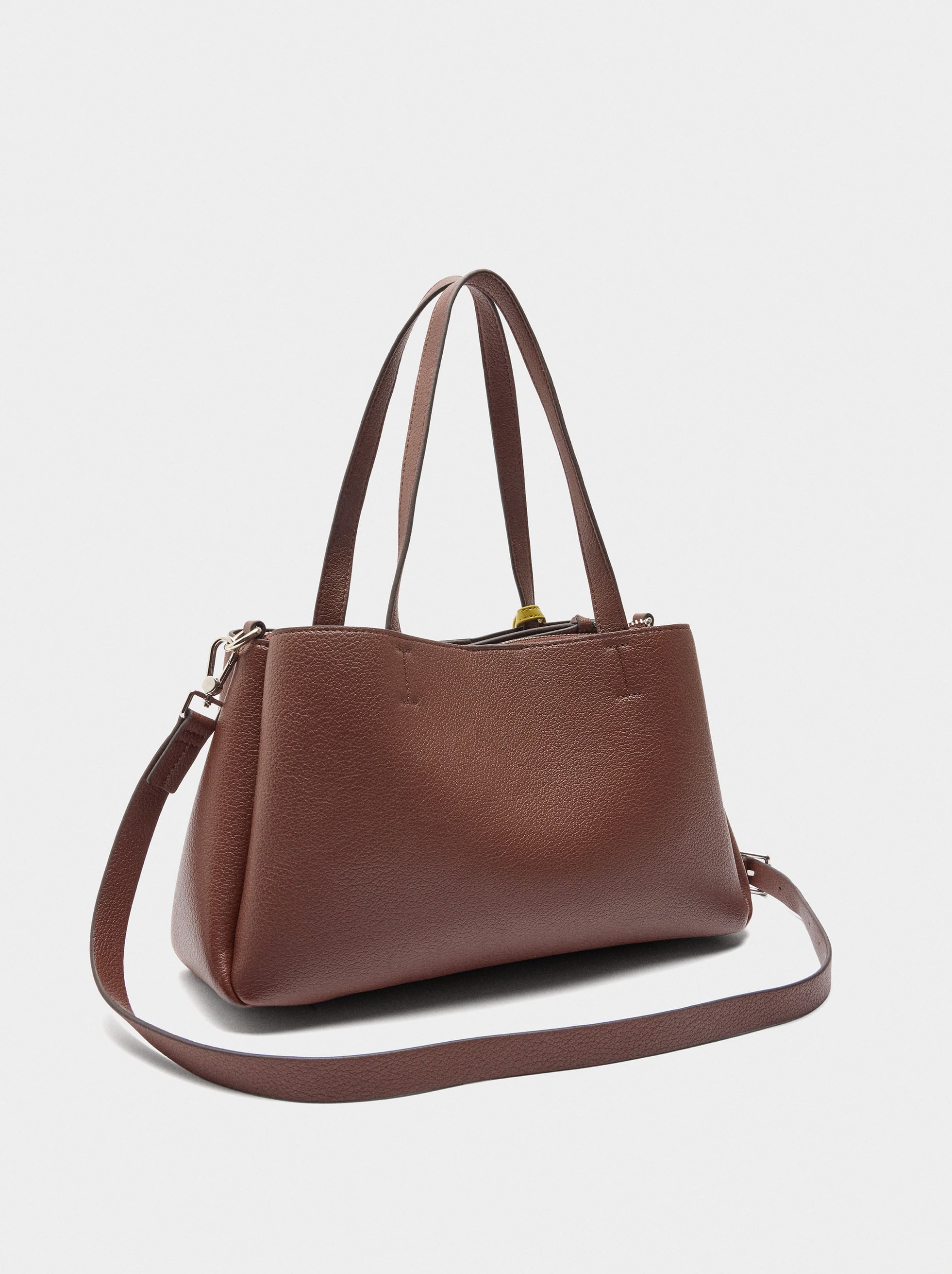 Bolso Tote Liso Con Colgante