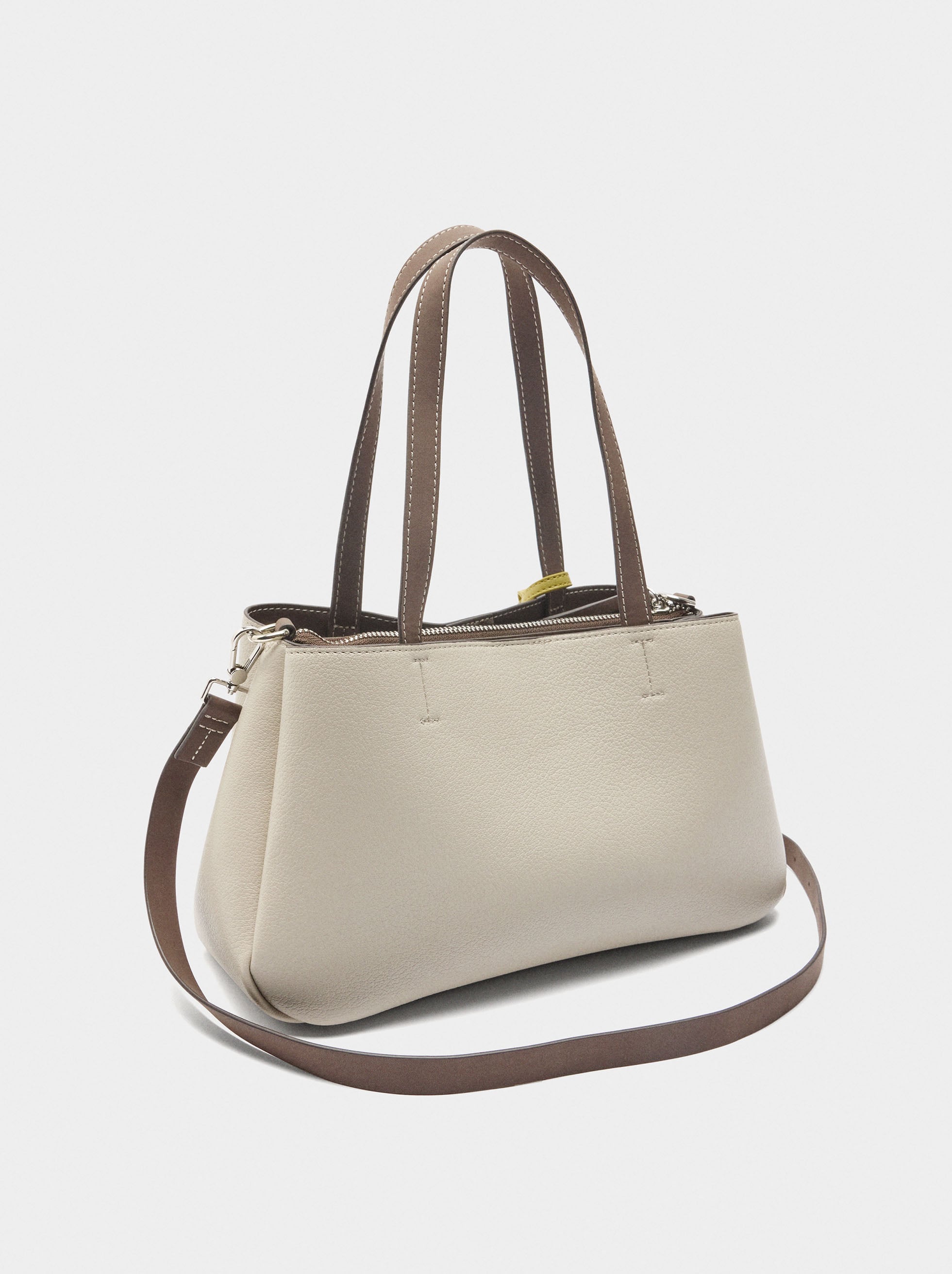 Bolso Tote Liso Con Colgante