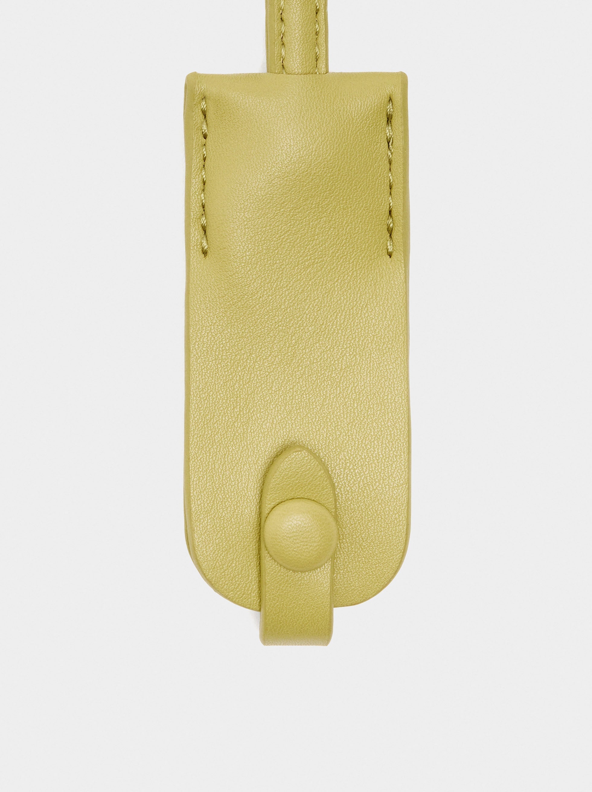 Bolso Tote Liso Con Colgante