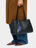 Bolso Shopper Liso Con Colgante