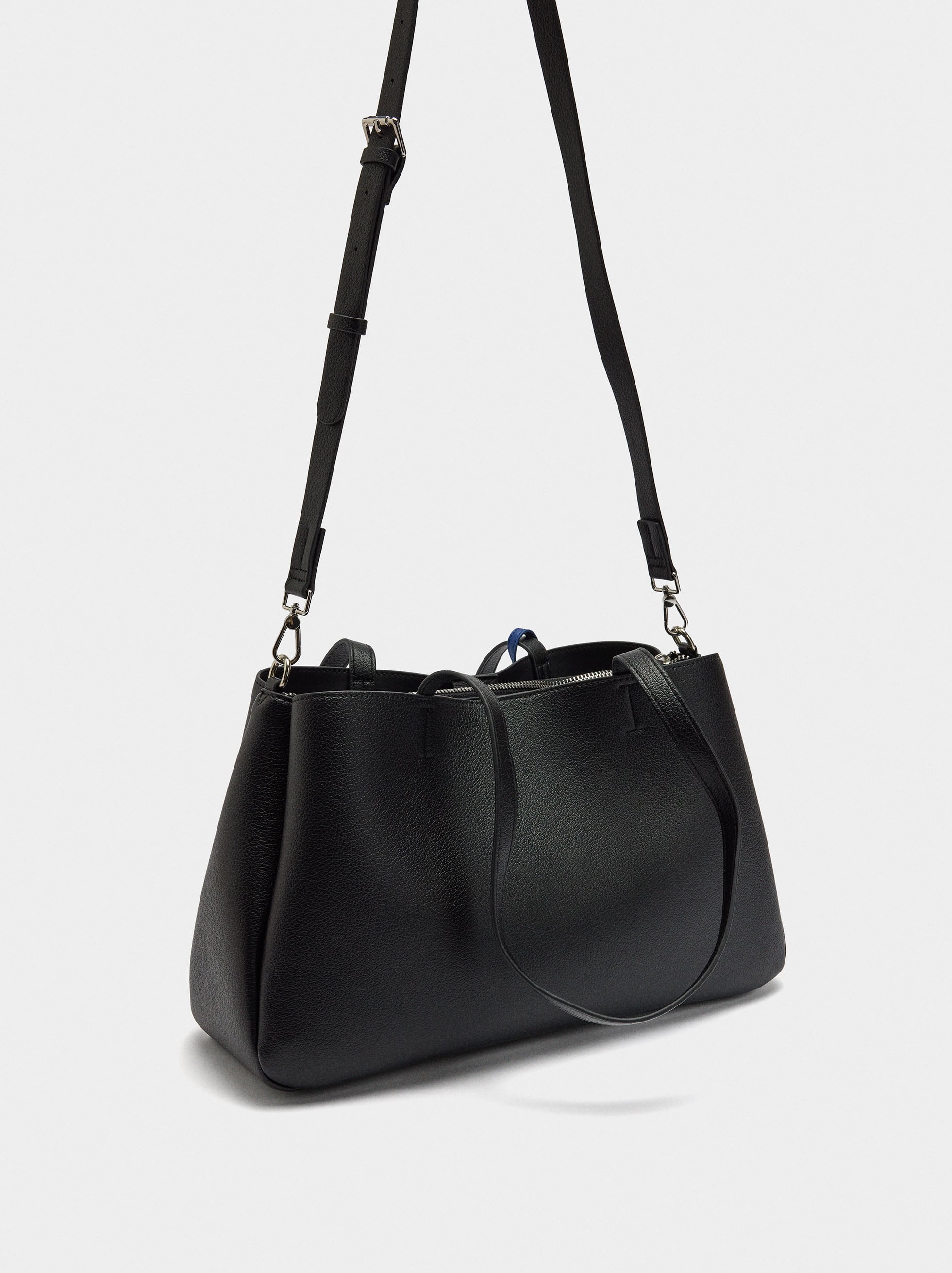 Bolso Shopper Liso Con Colgante