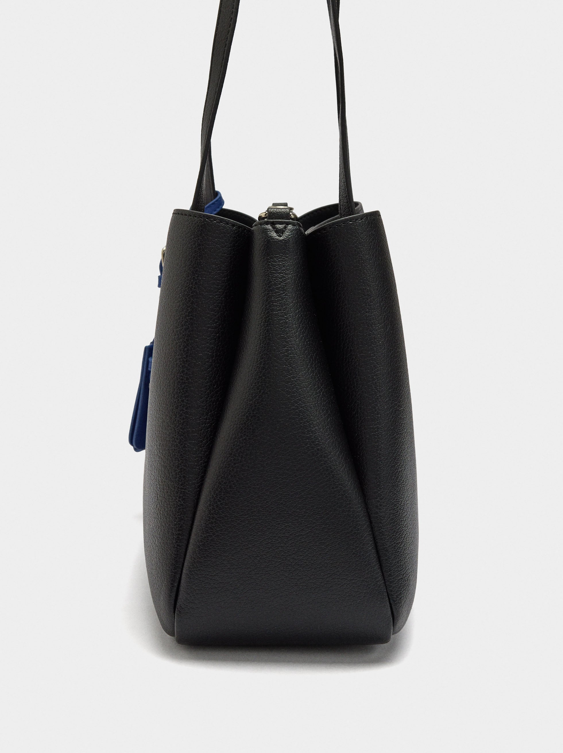 Bolso Shopper Liso Con Colgante