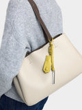 Bolso Shopper Liso Con Colgante