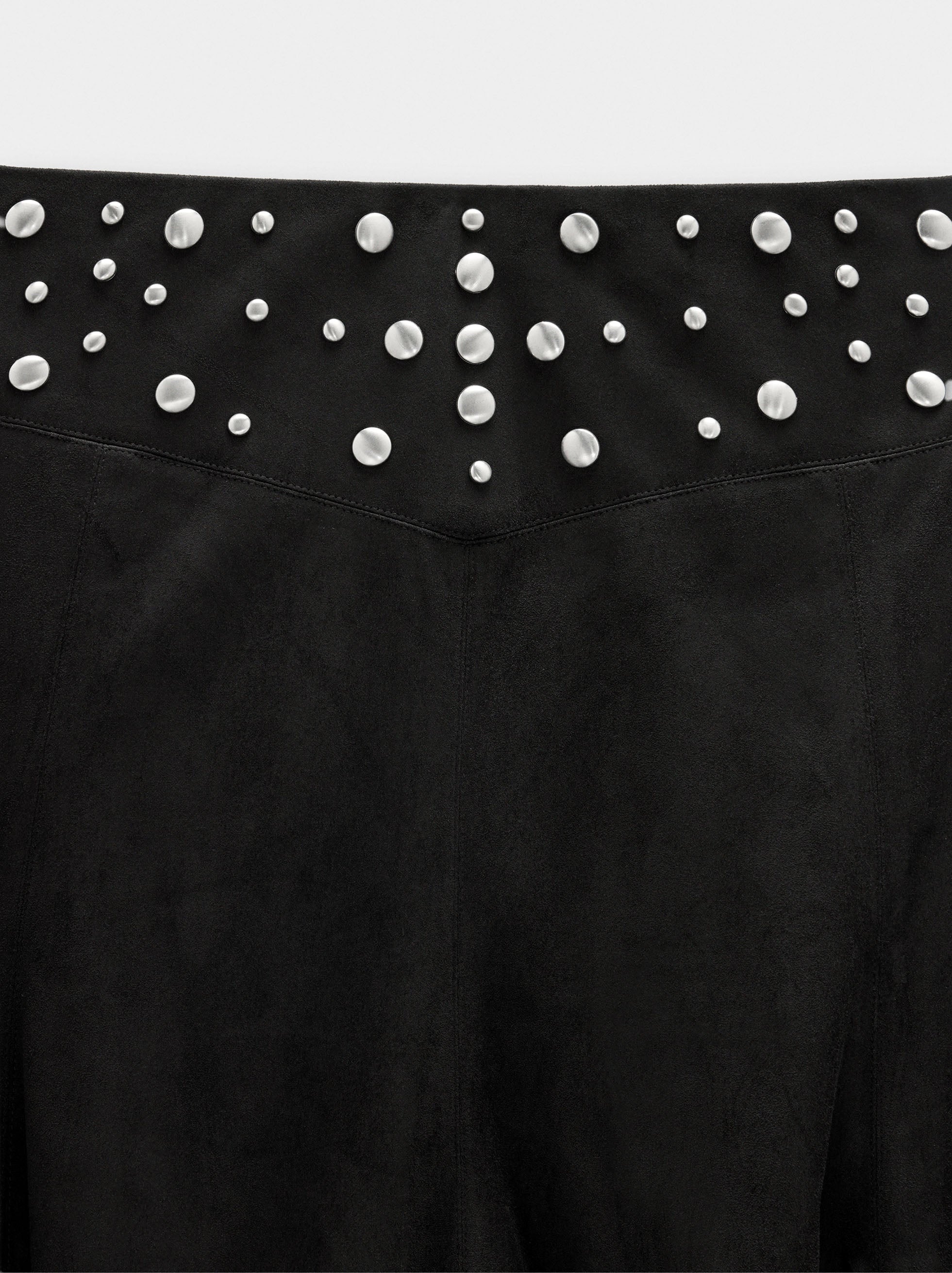 Falda Midi Con Tachuelas