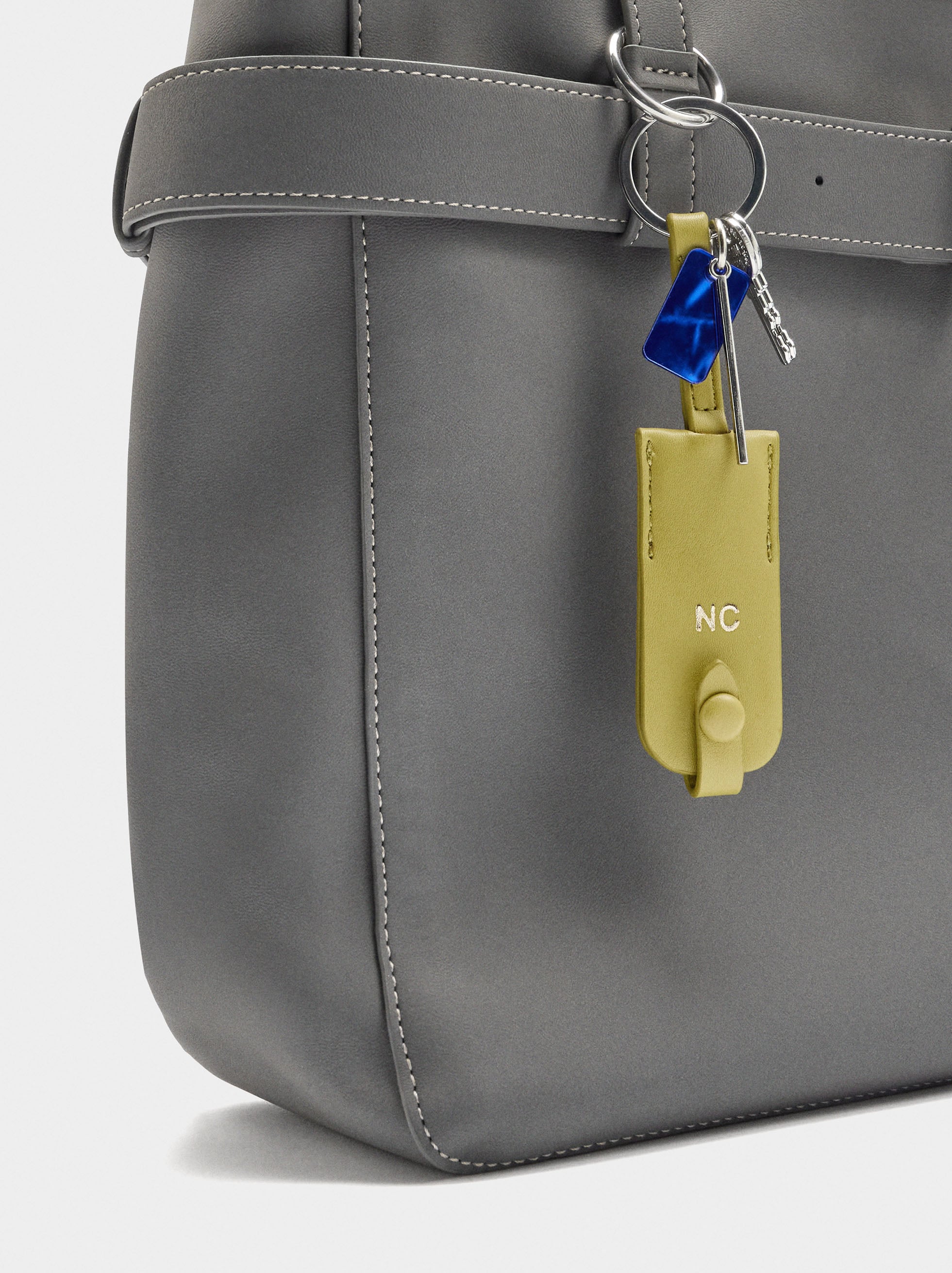 Bolso Shopper Con Cinturón Y Colgante