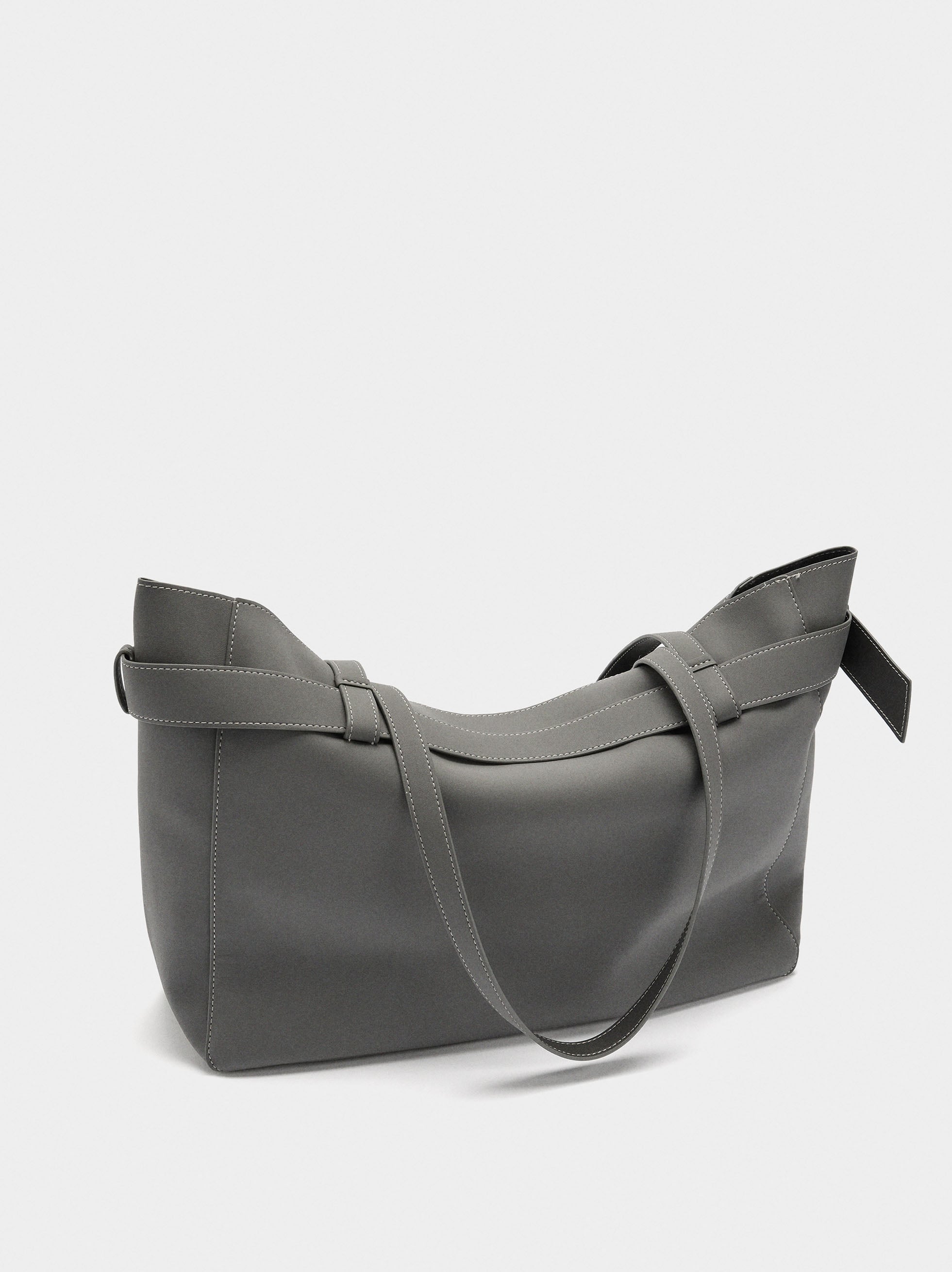 Bolso Shopper Con Cinturón Y Colgante