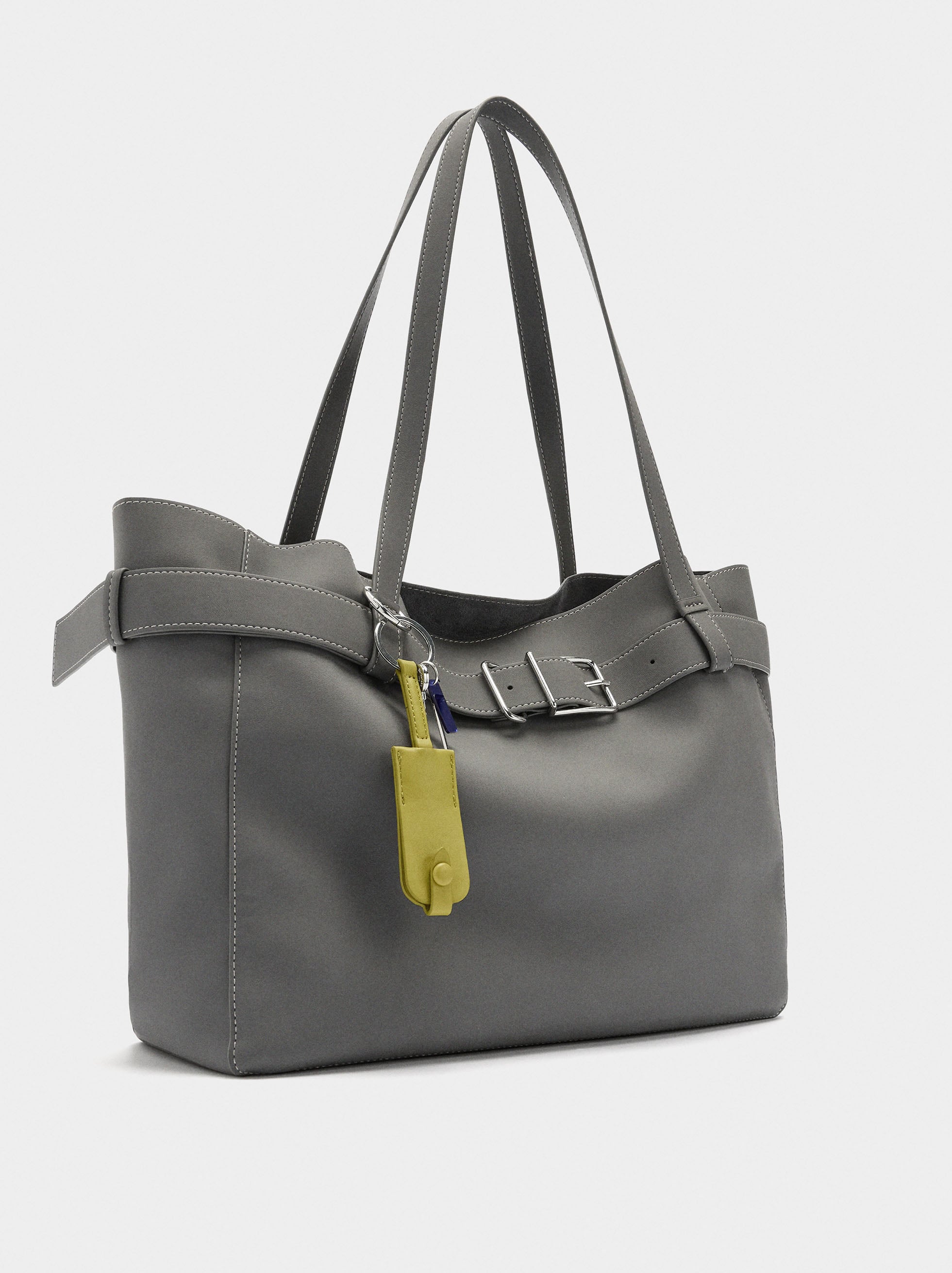 Bolso Shopper Con Cinturón Y Colgante
