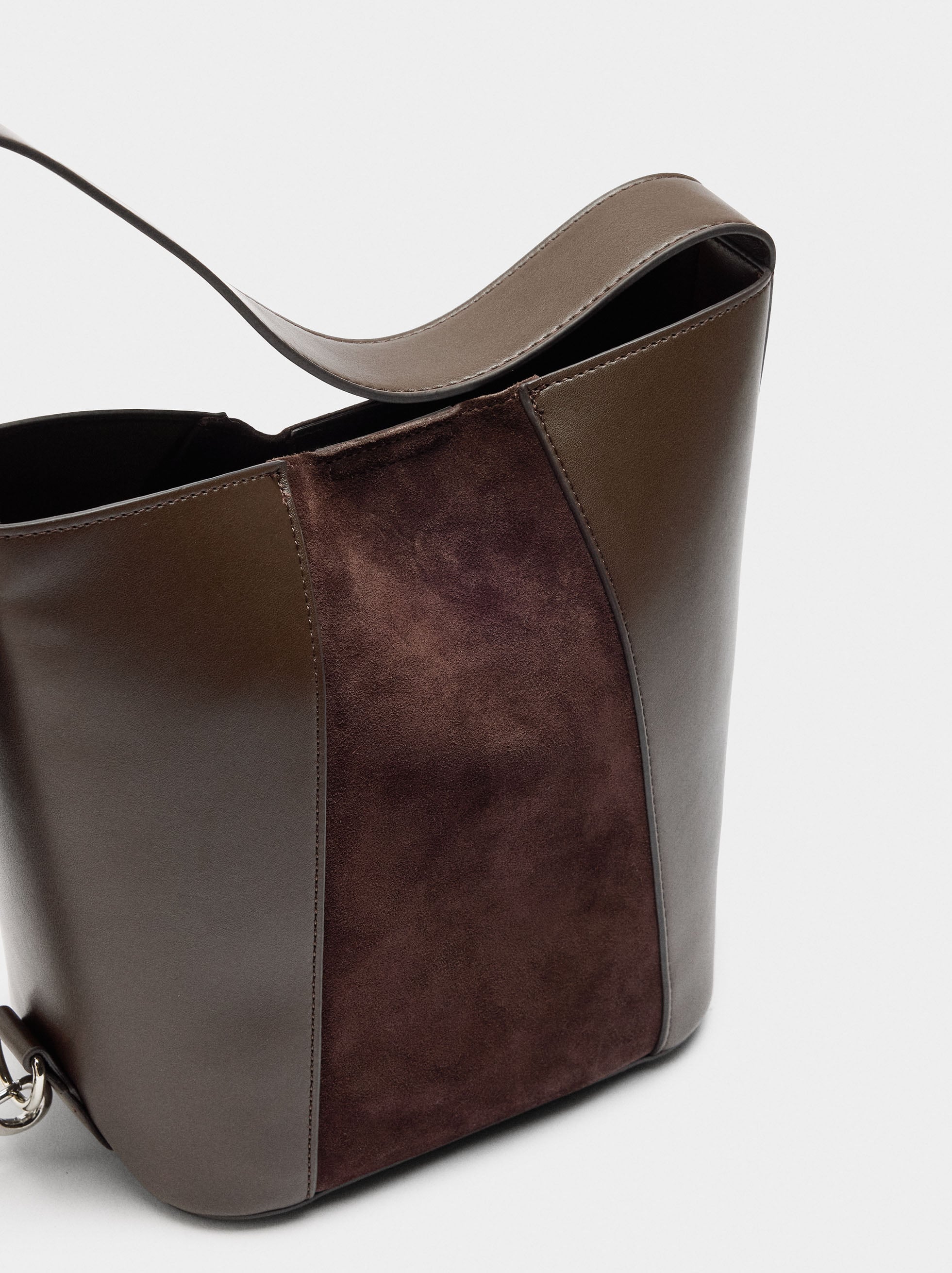 Bolso Bombonera Con Detalles De Piel