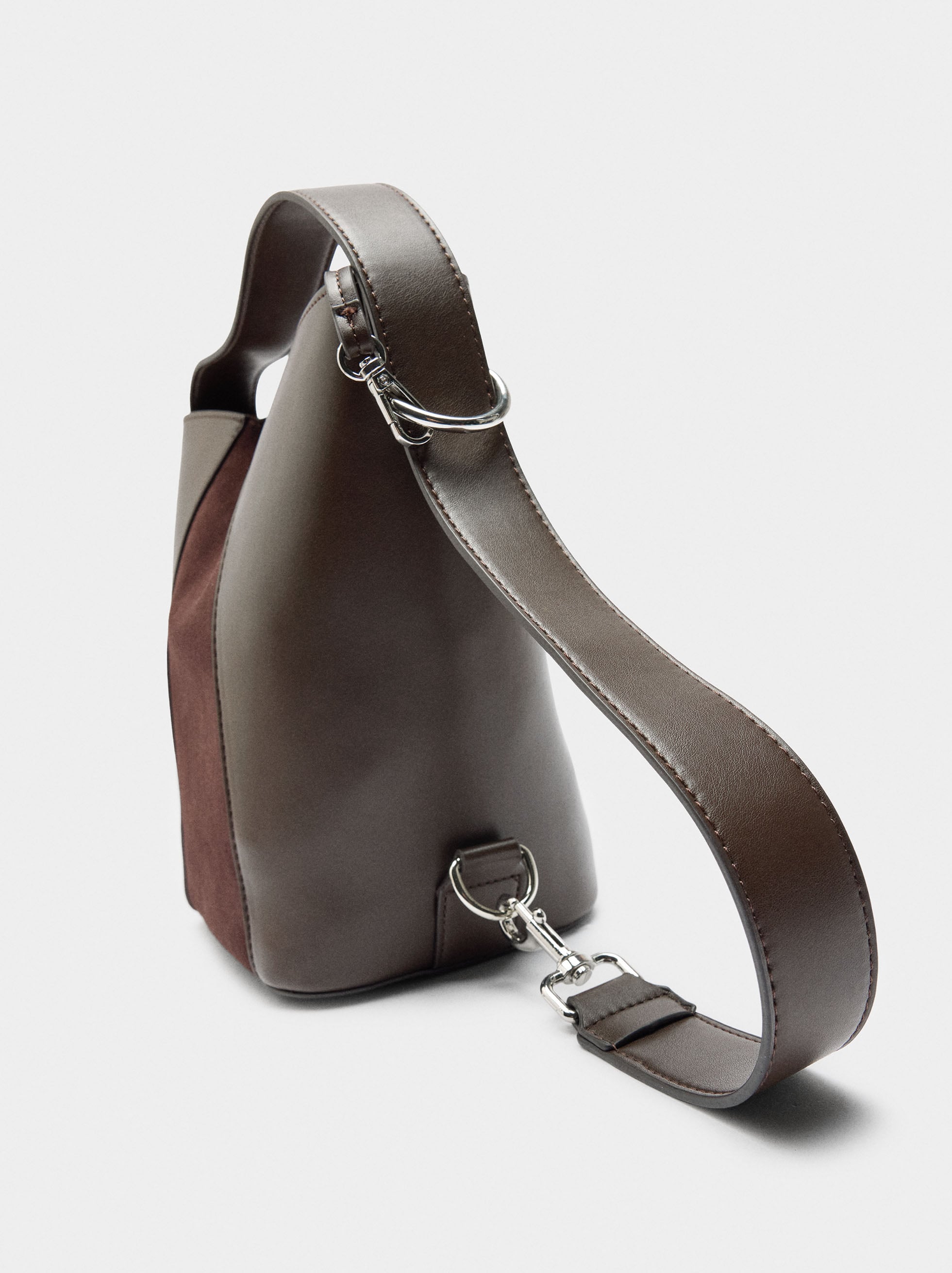 Bolso Bombonera Con Detalles De Piel