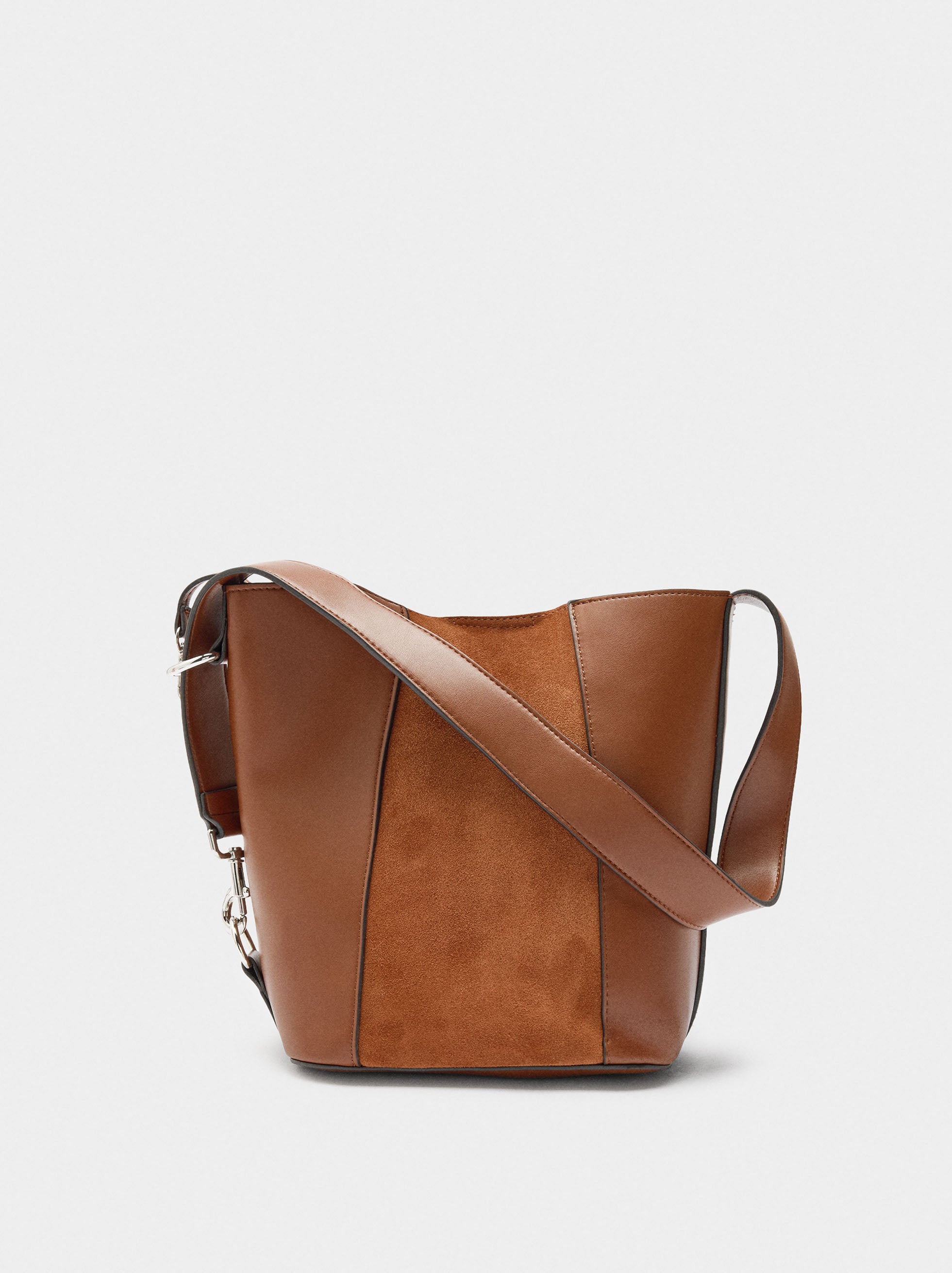 Bolso Bombonera Con Detalles De Piel