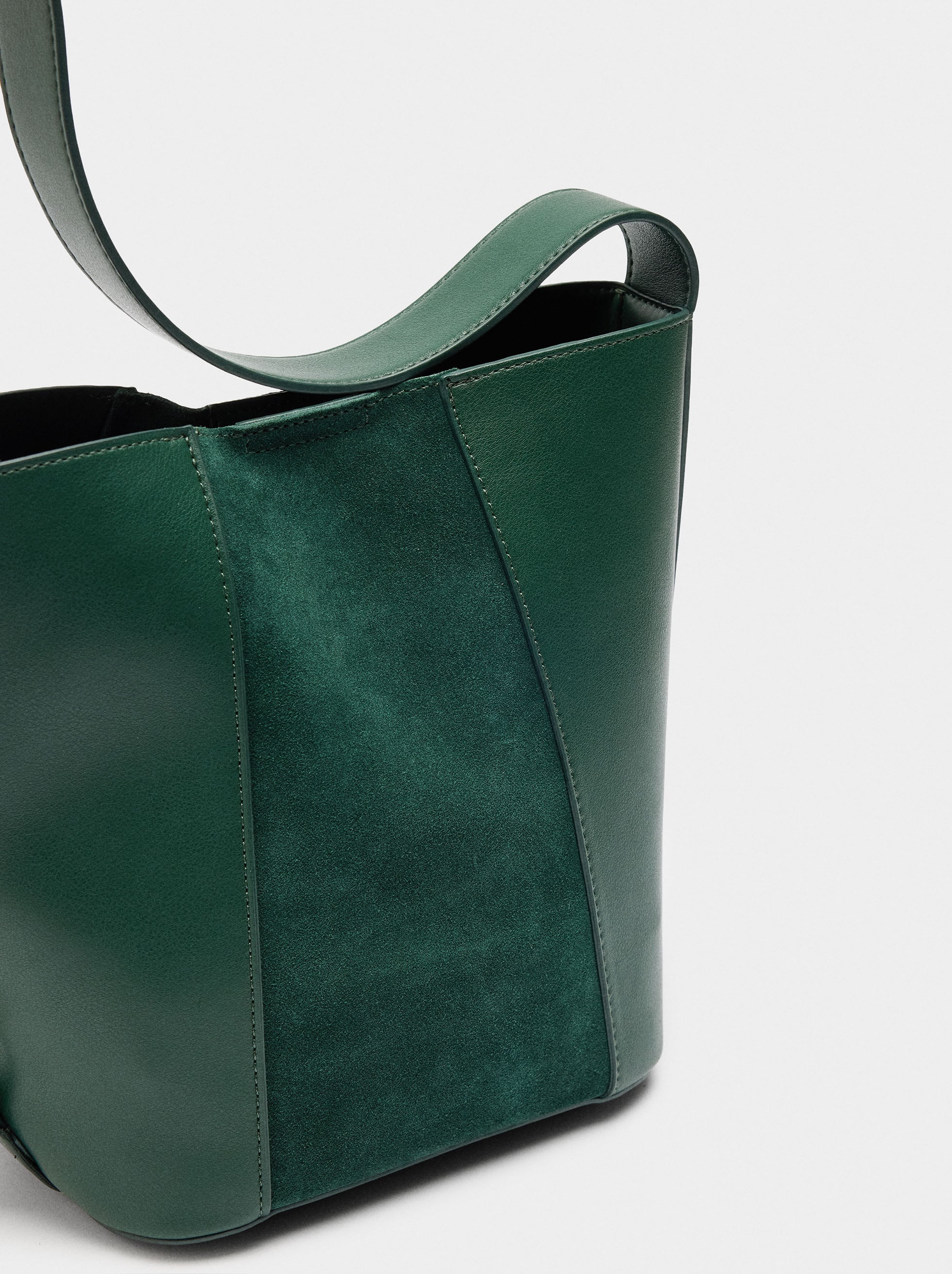 Bolso Bombonera Con Detalles De Piel