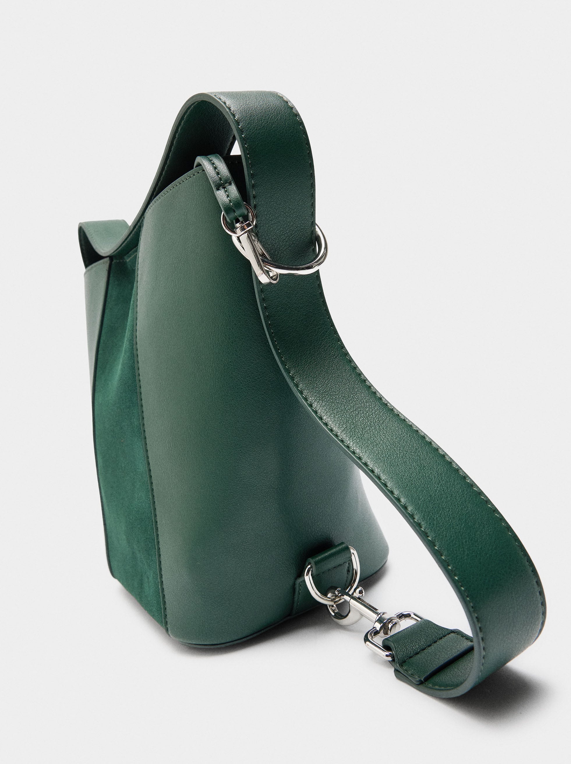 Bolso Bombonera Con Detalles De Piel