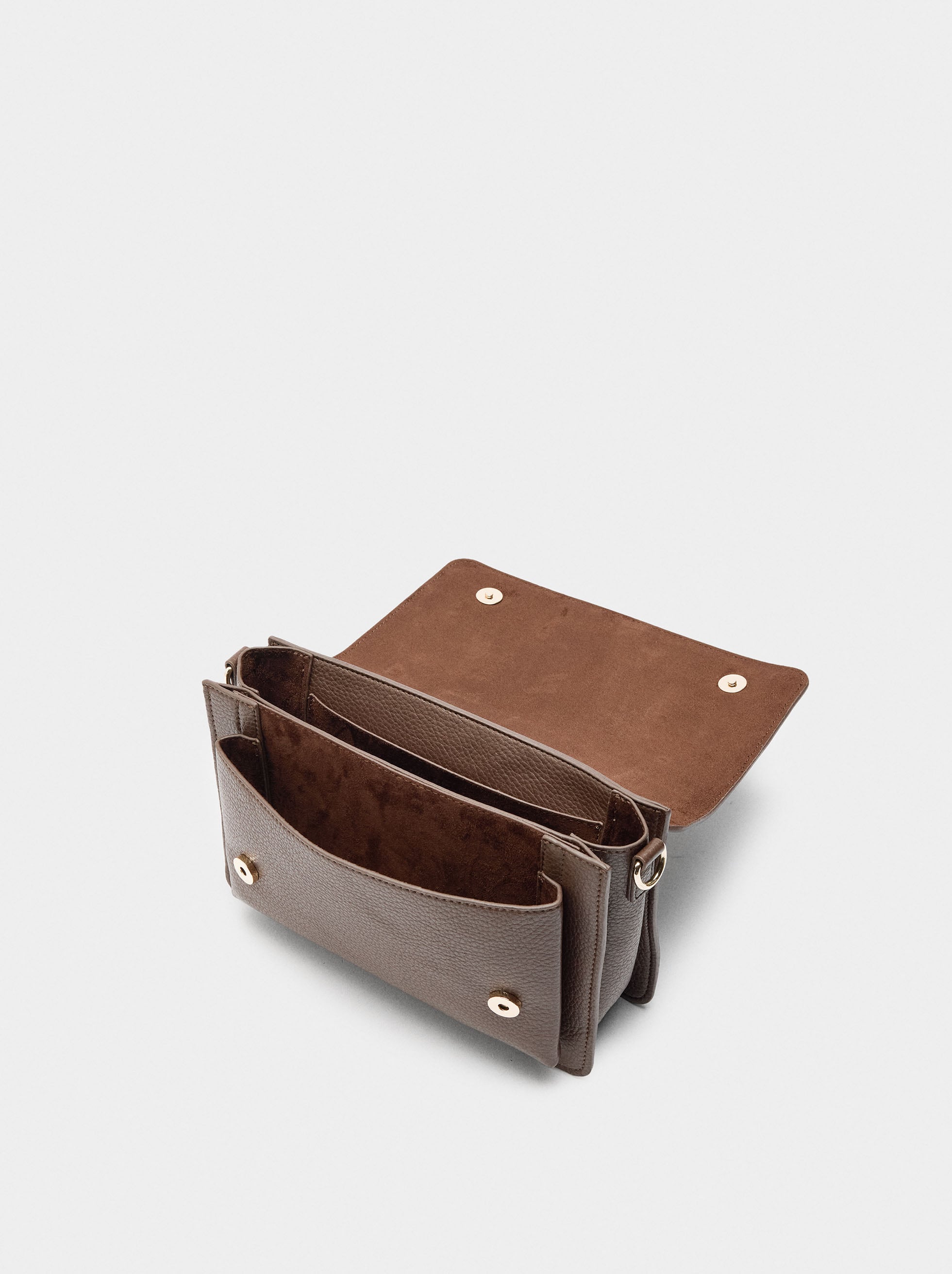 Bolso Bandolera Con Solapa Y Detalles De Piel
