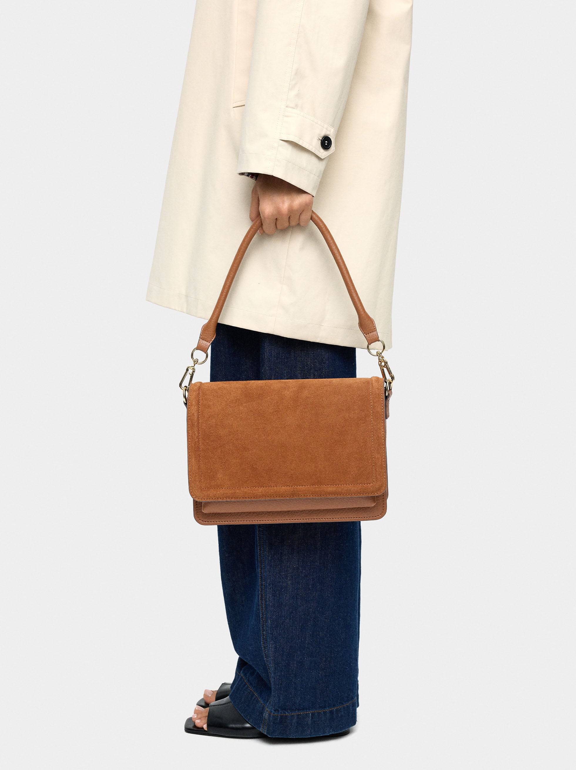 Bolso Bandolera Con Solapa Y Detalles De Piel