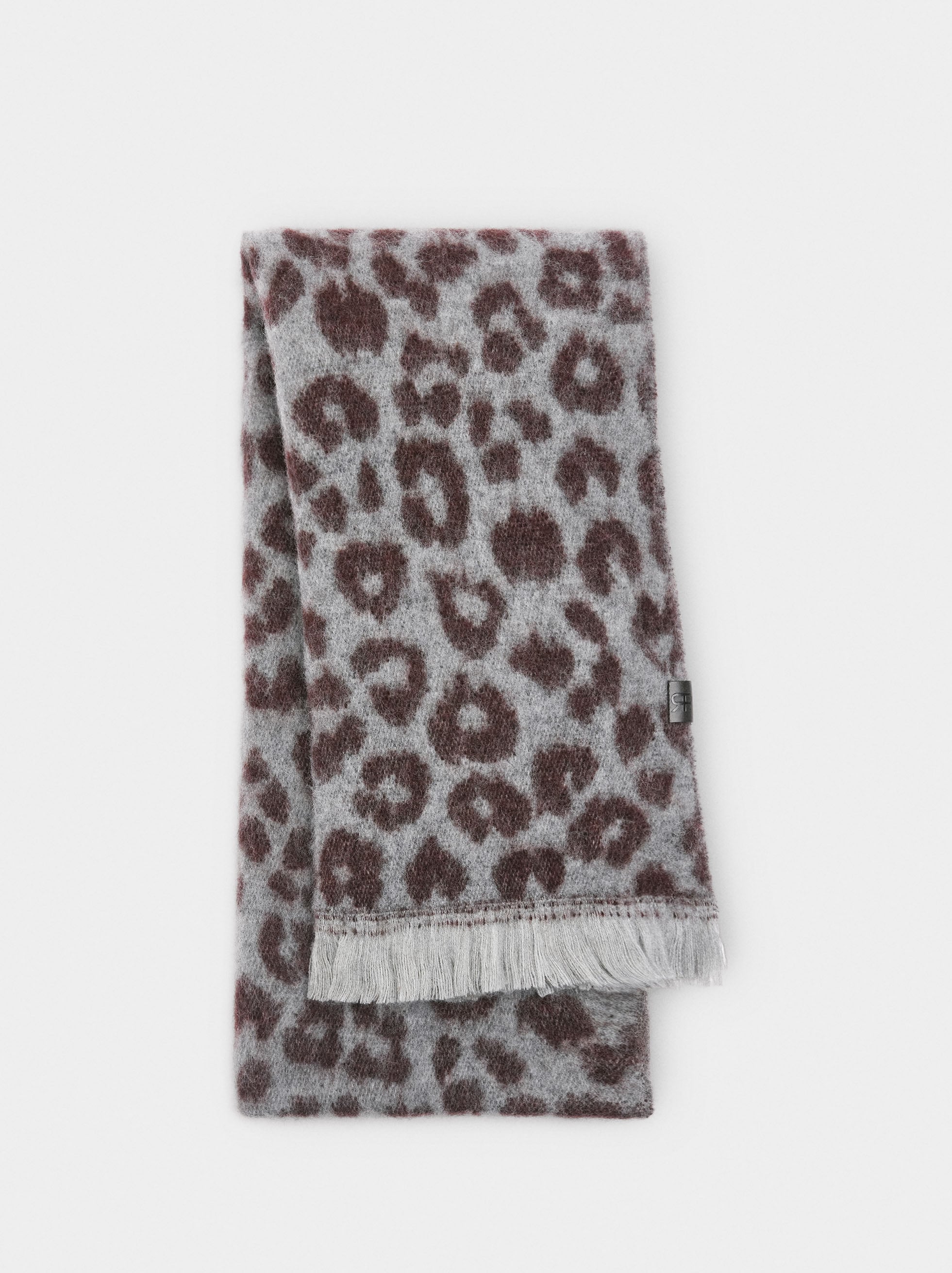 Bufanda Estampado Animal Con Flecos