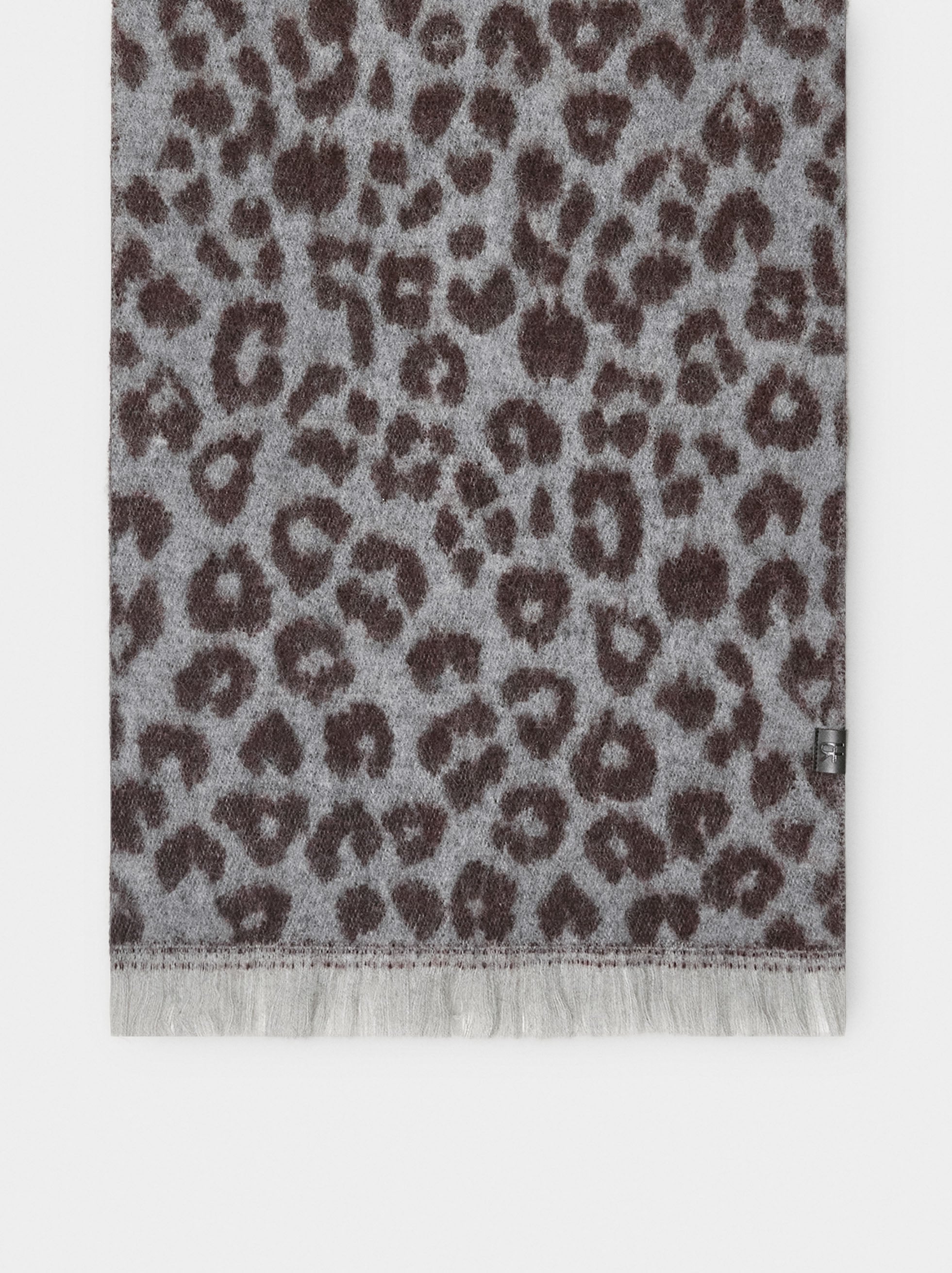Bufanda Estampado Animal Con Flecos
