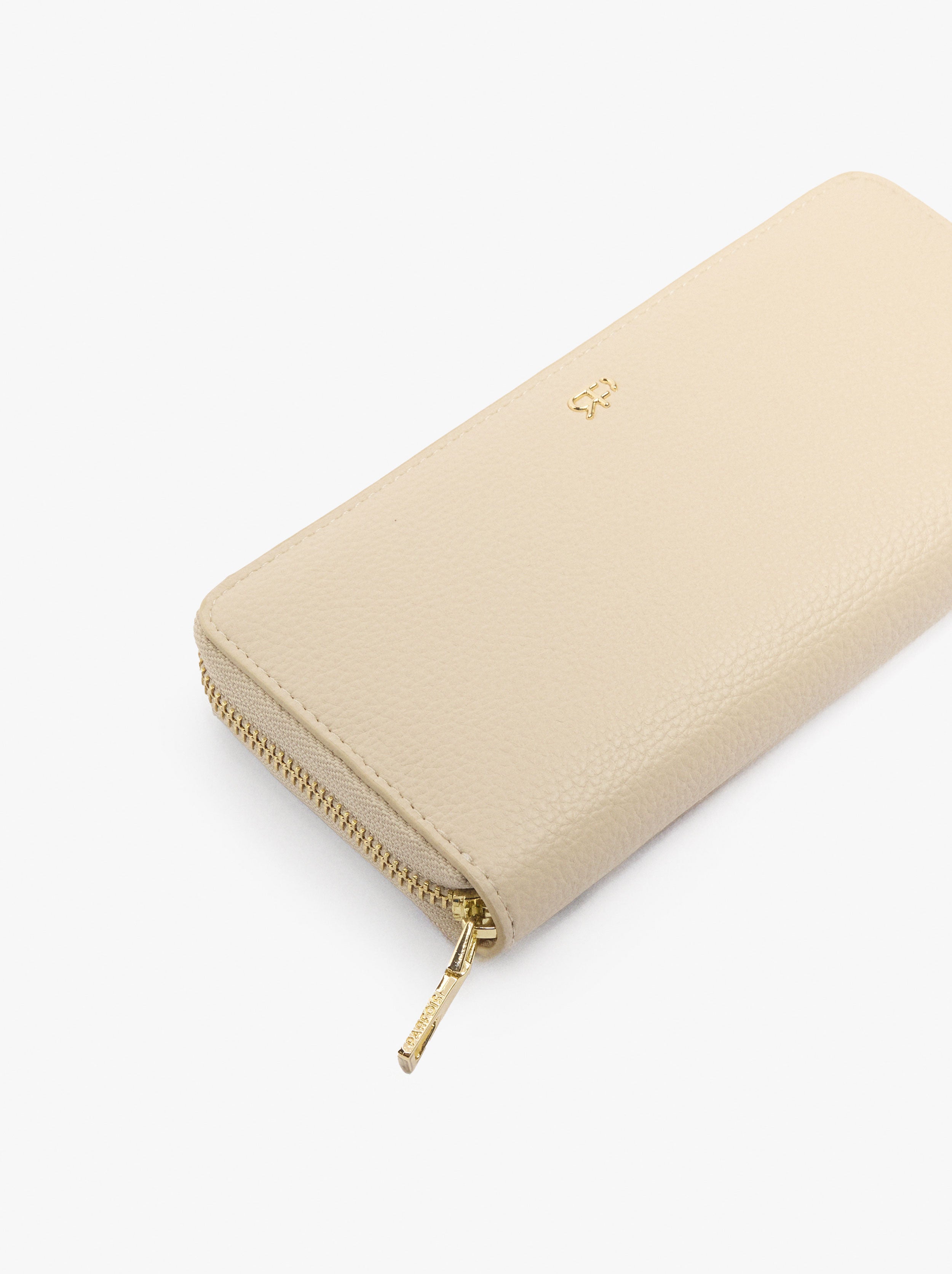 Cartera Con Textura Y Cierre De Cremallera