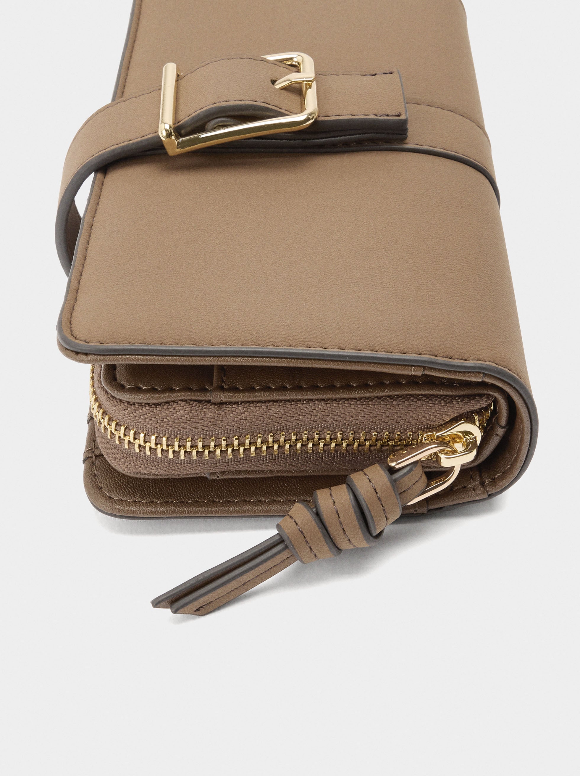 Cartera Lisa Con Hebilla
