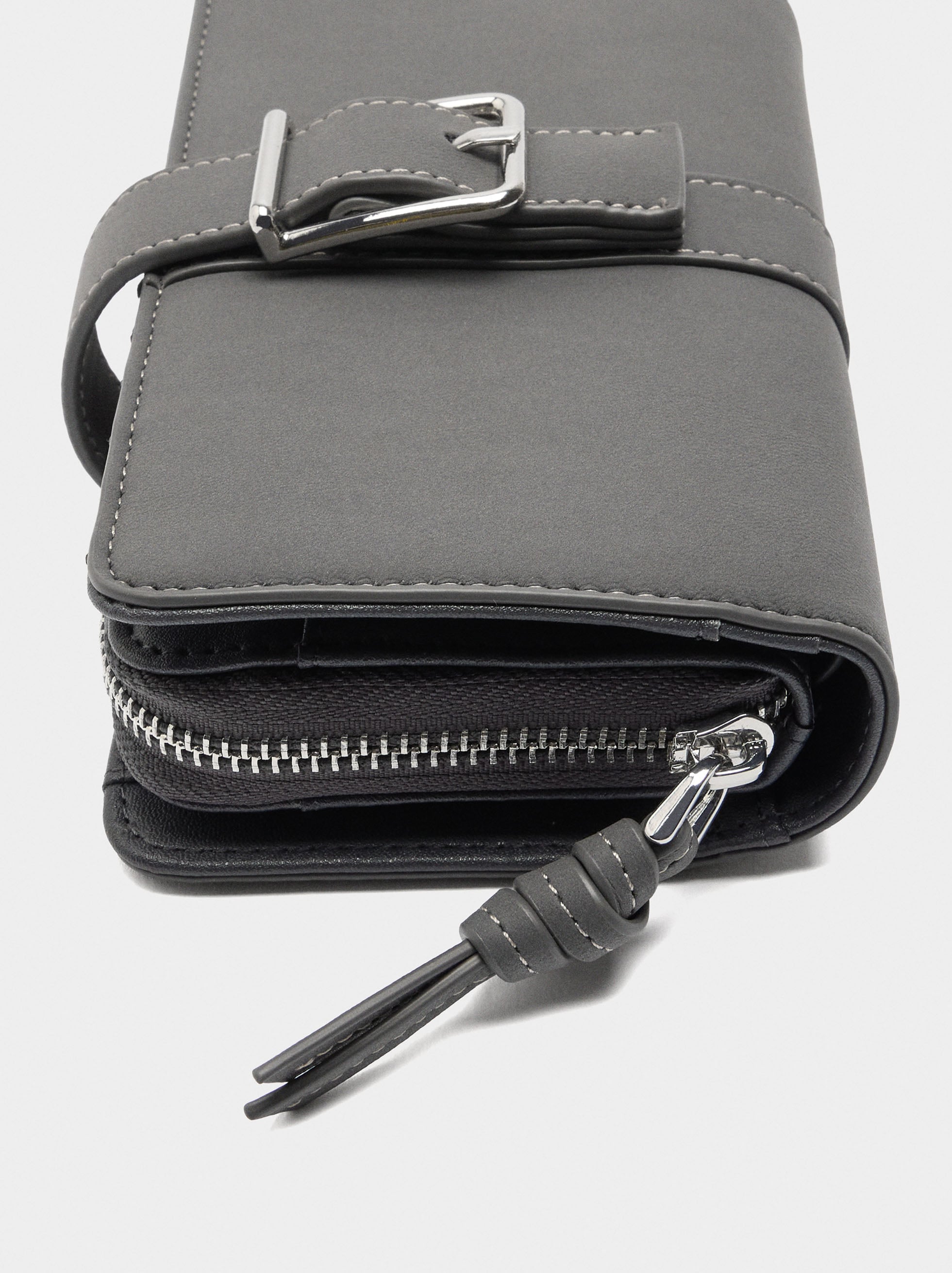 Cartera Lisa Con Hebilla