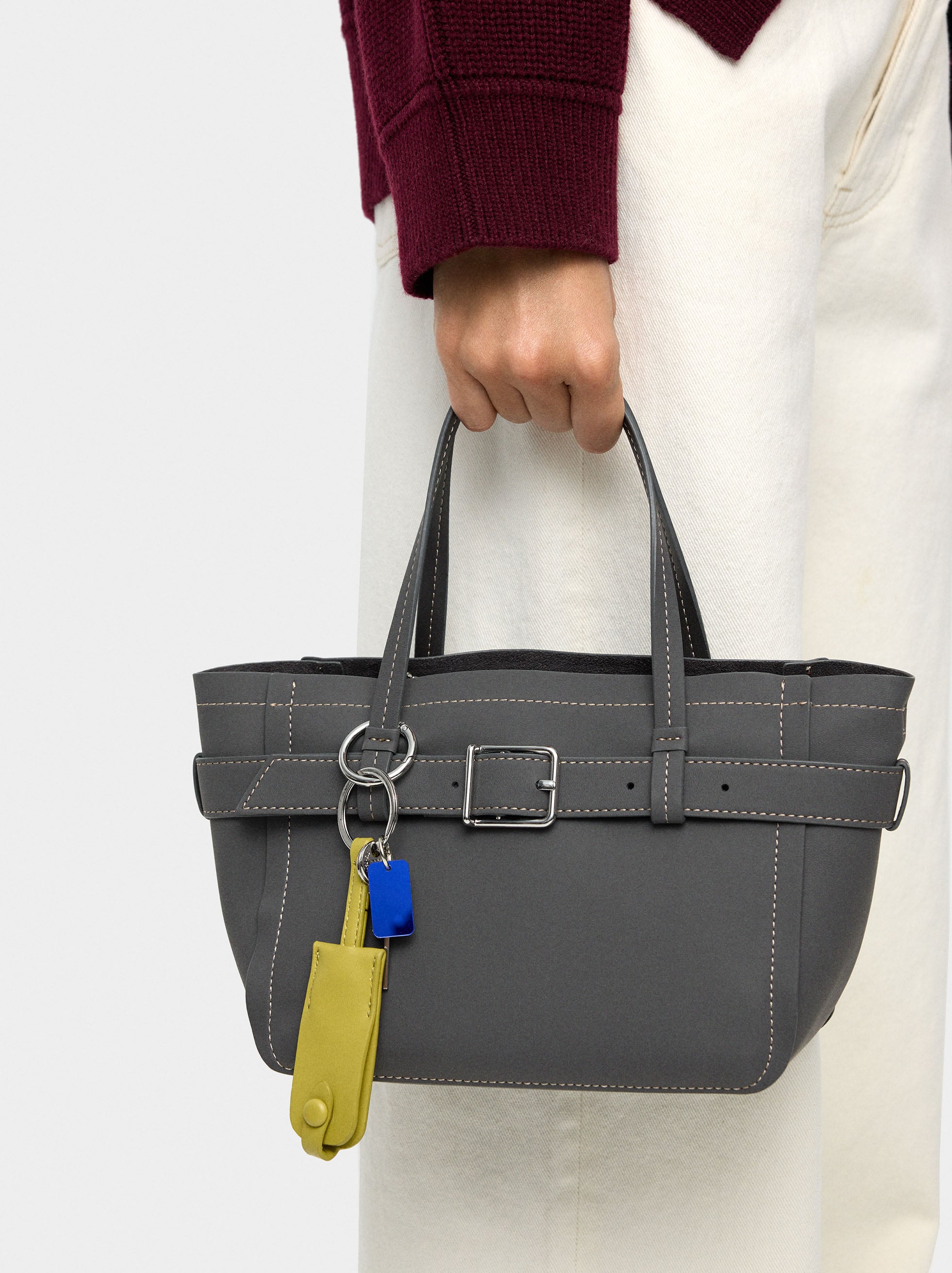 Bolso Tote Con Cinturón Y Colgante