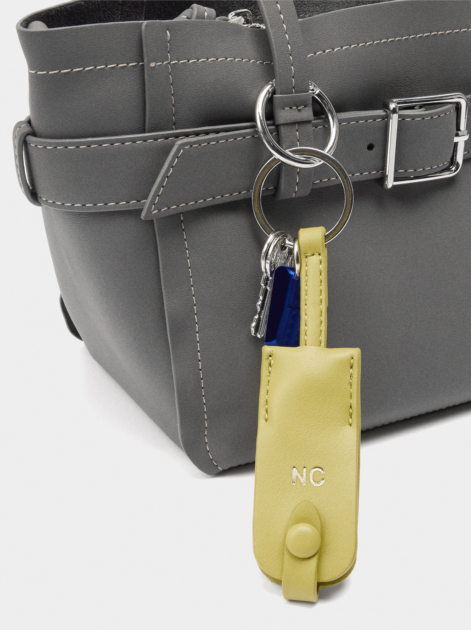 Bolso Tote Con Cinturón Y Colgante