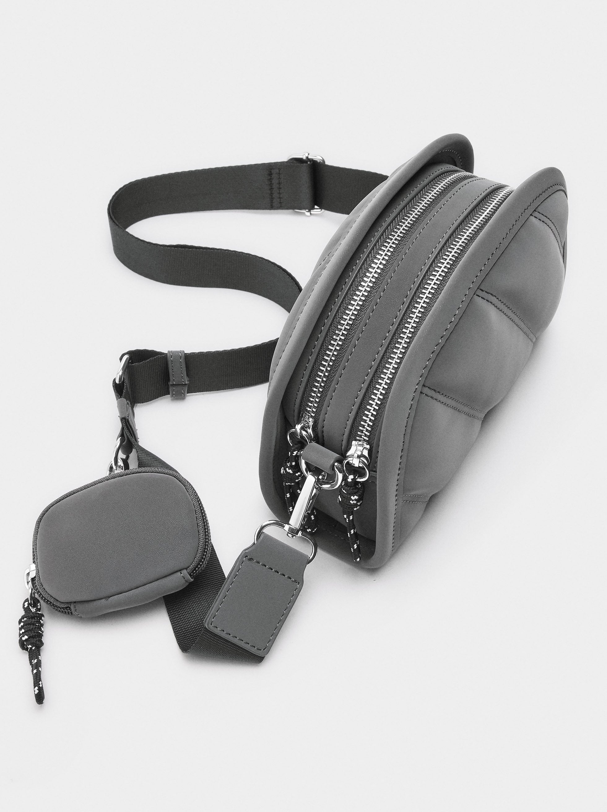 Bolso Bandolera Textura Suave Y Colgante